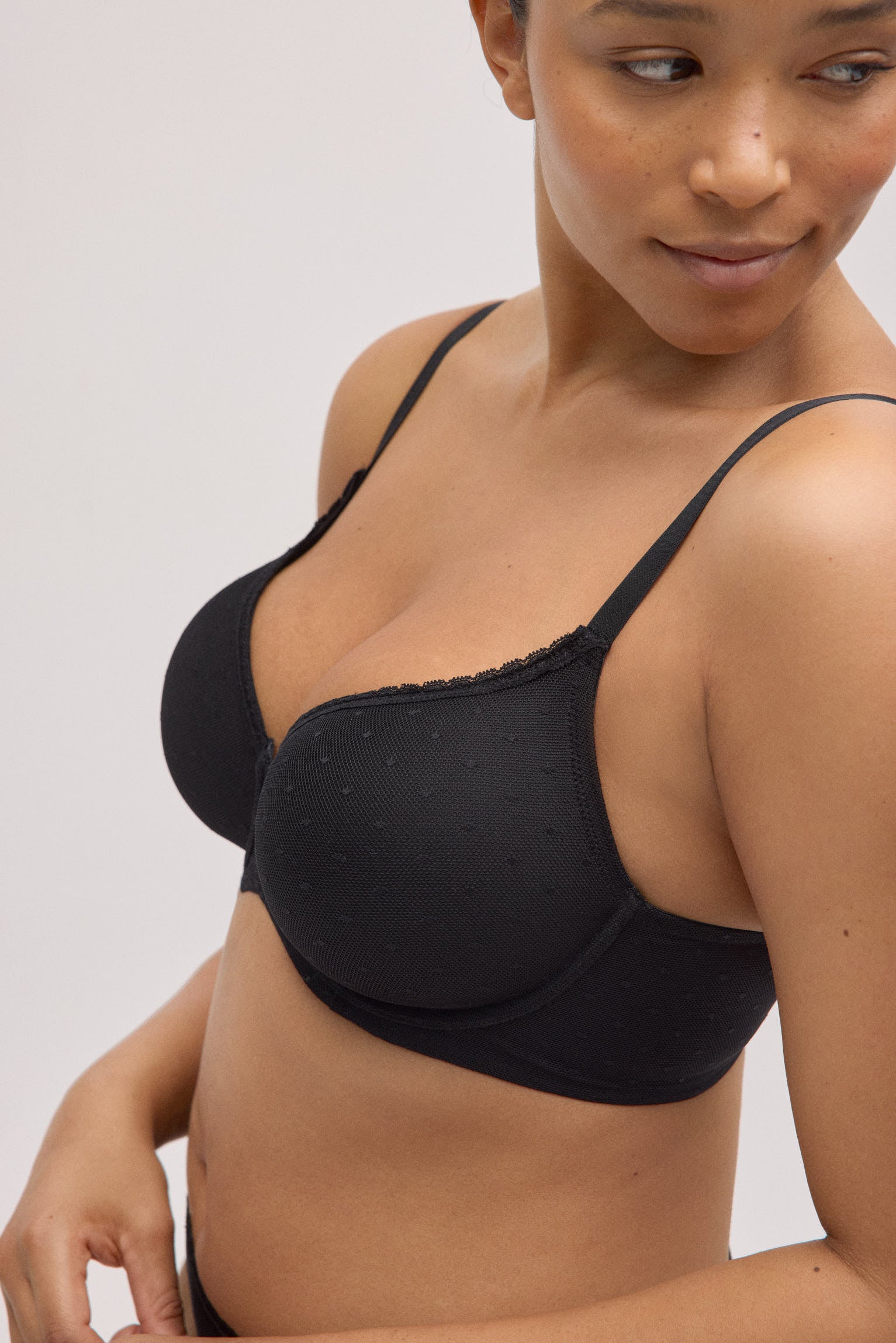10785-4-sujetador-de-capacidad-con-aro-con-relleno-negro