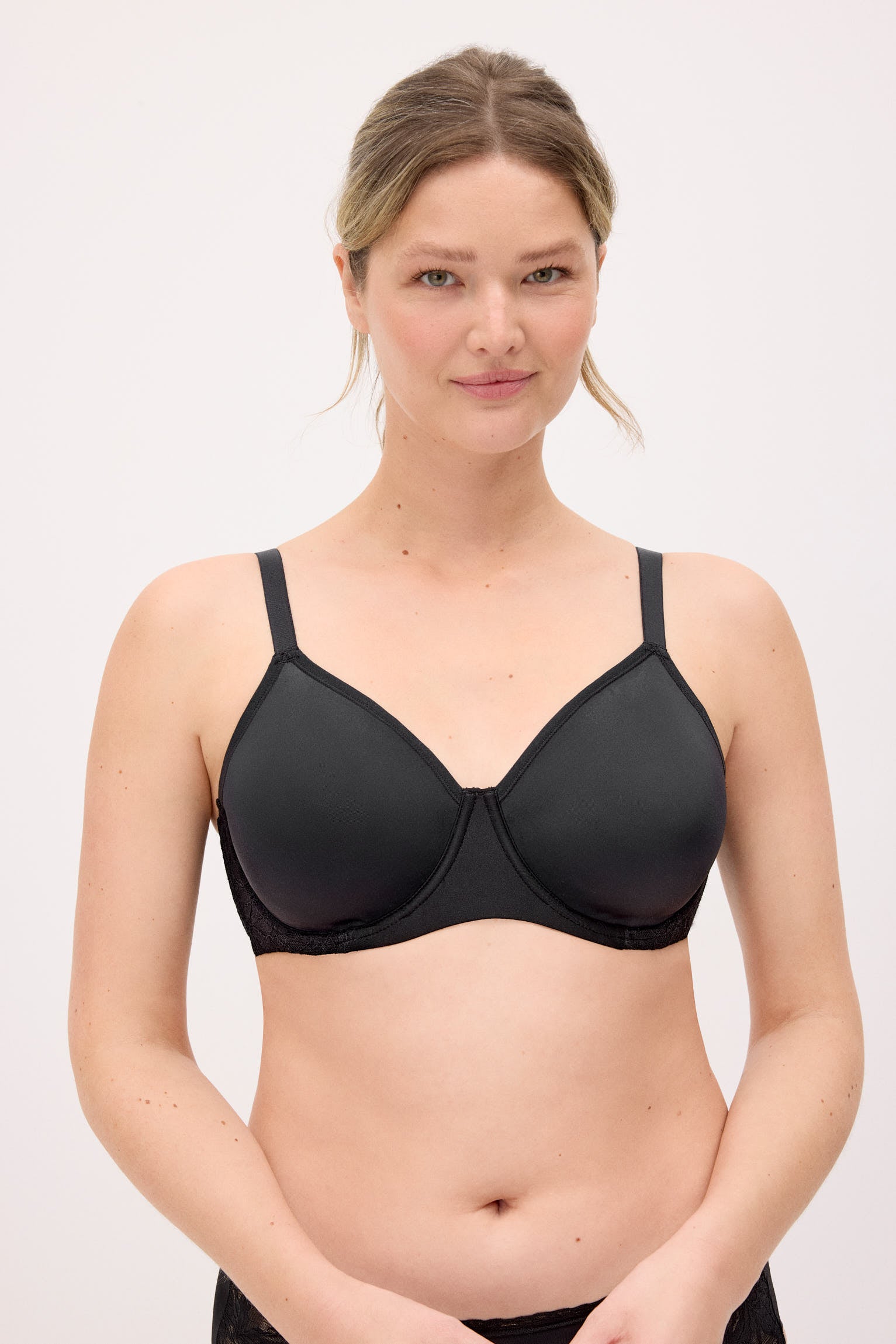 10815-1-sujetador-capacidad-con-aro-sin-relleno-detalles-encaje-negro-nostalgia-breeze-paula-echevarria