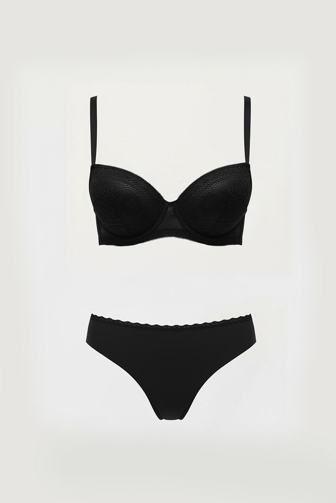 Completo intimo: reggiseno con ferretto e slip brasiliano, nero