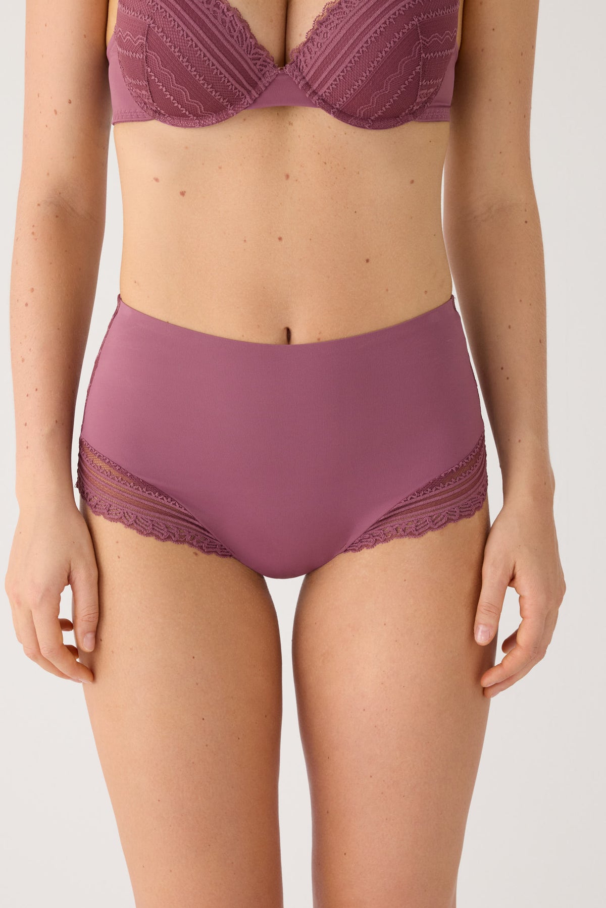 Slip a vita alta pizzo rosa