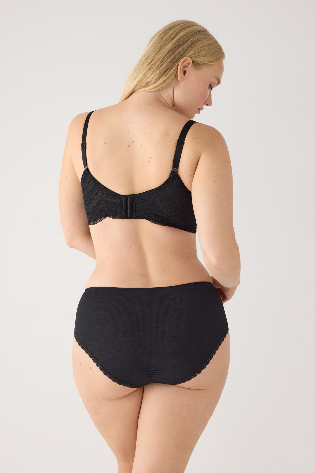 Slip midi pizzo nero | Paula Echevarria