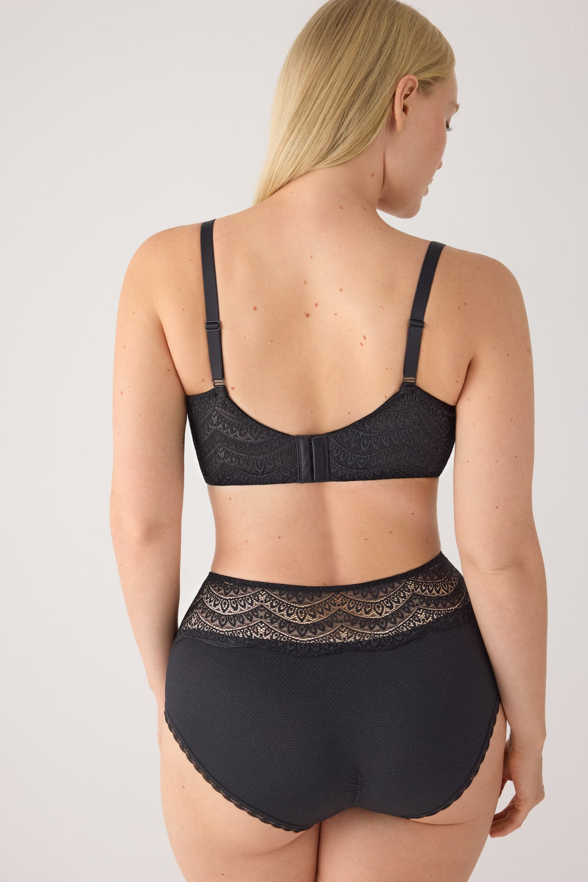 Slip a vita alta pizzo nero