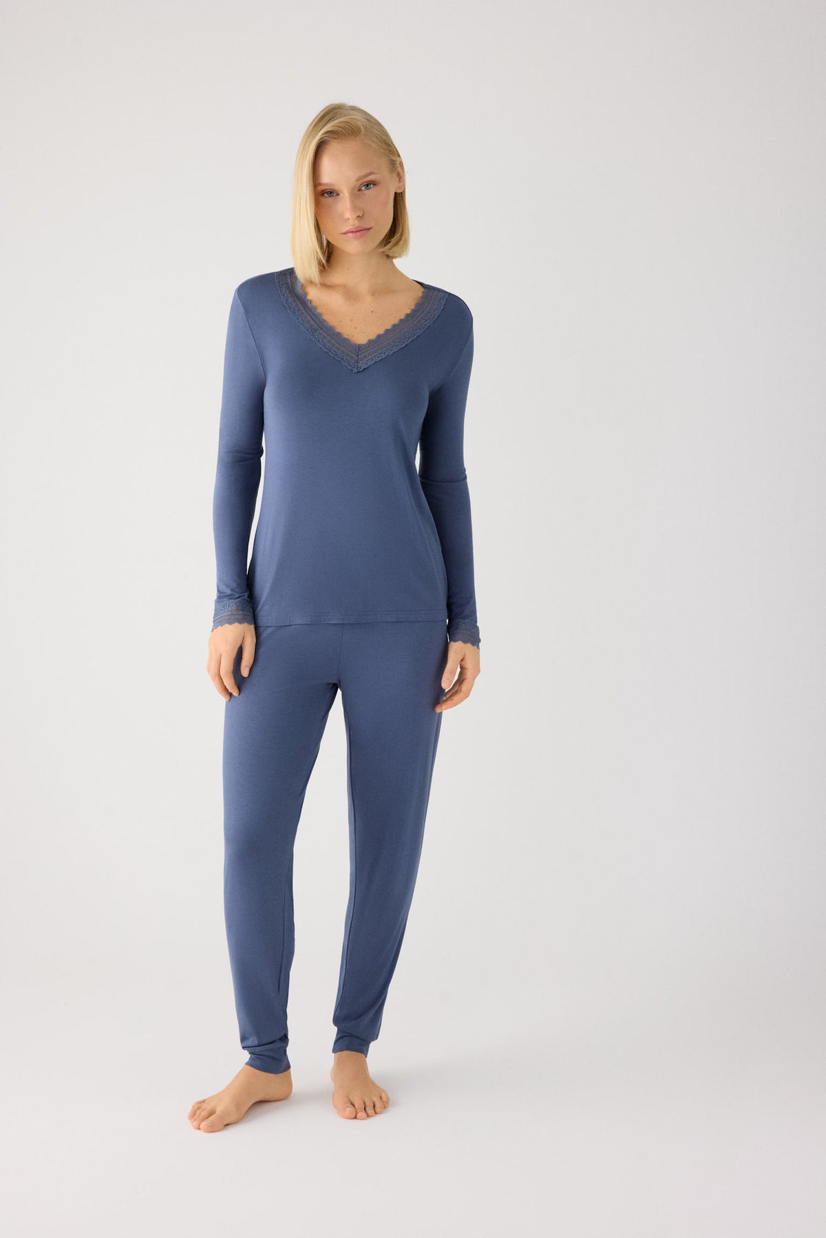 Pijama largo de donna ligero y suave con pantalón jogger azul