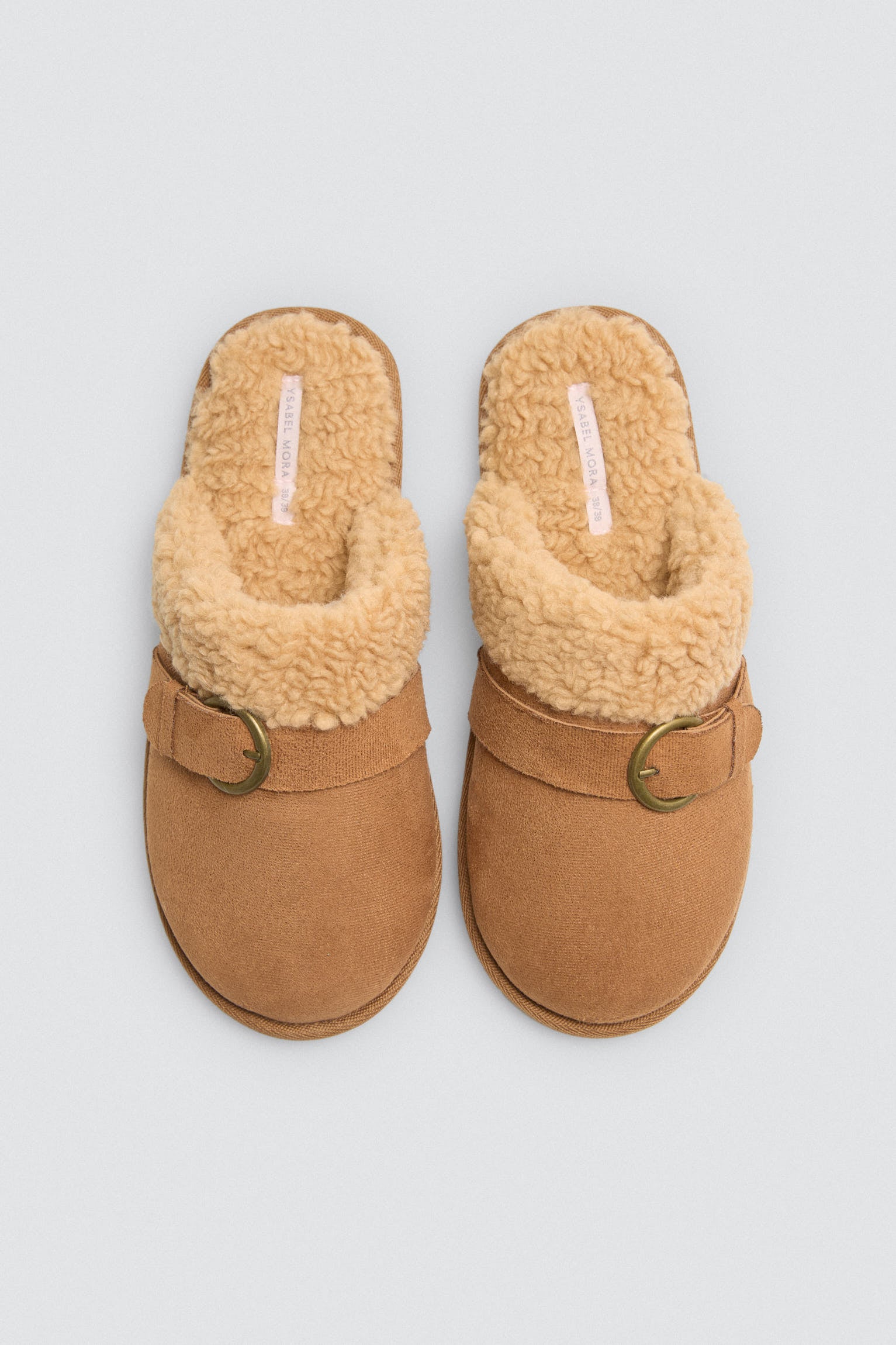 14147-3-zapatillas-de-casa-con-hebilla-y-borreguito