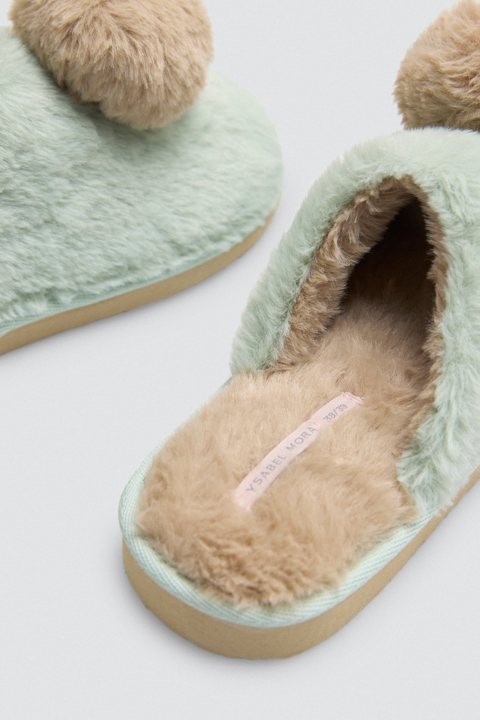 14151-4-zapatillas-de-casa-pompones-y-pelo-suave