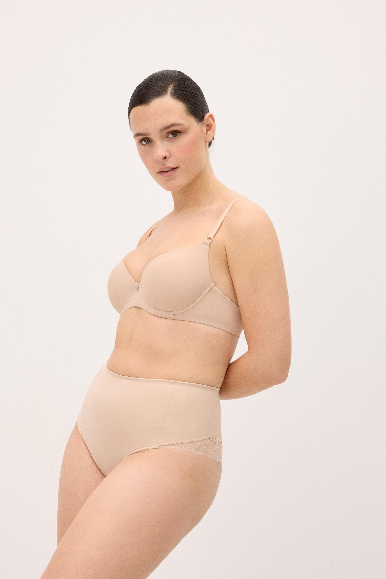 shapewear-fantasia-tanga-reductor-compresion-media-encaje-nude-ysabel-mora