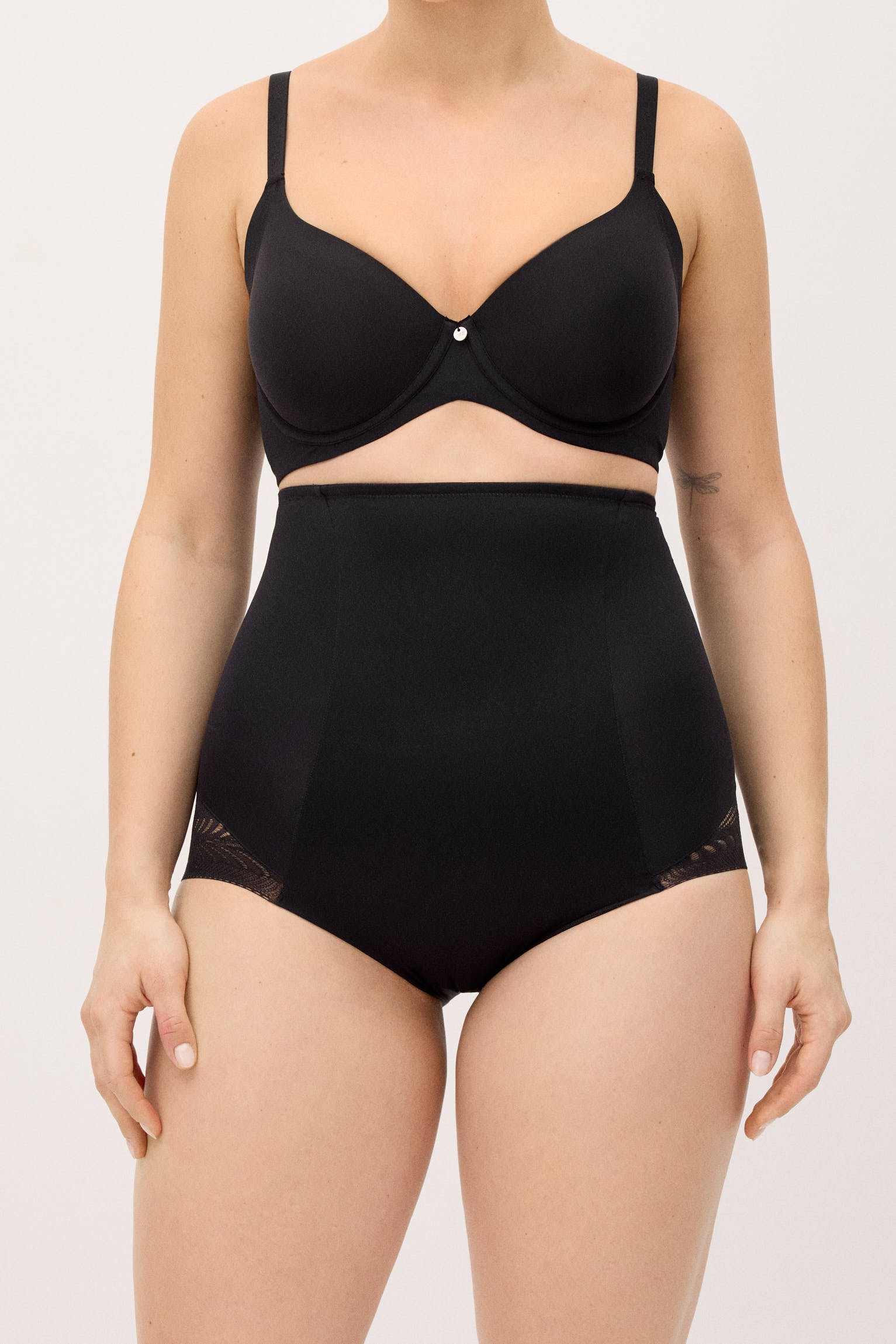 shapewear-fantasia-braga-alta-de-reductora-con-encaje-negra-ysabel-mora
