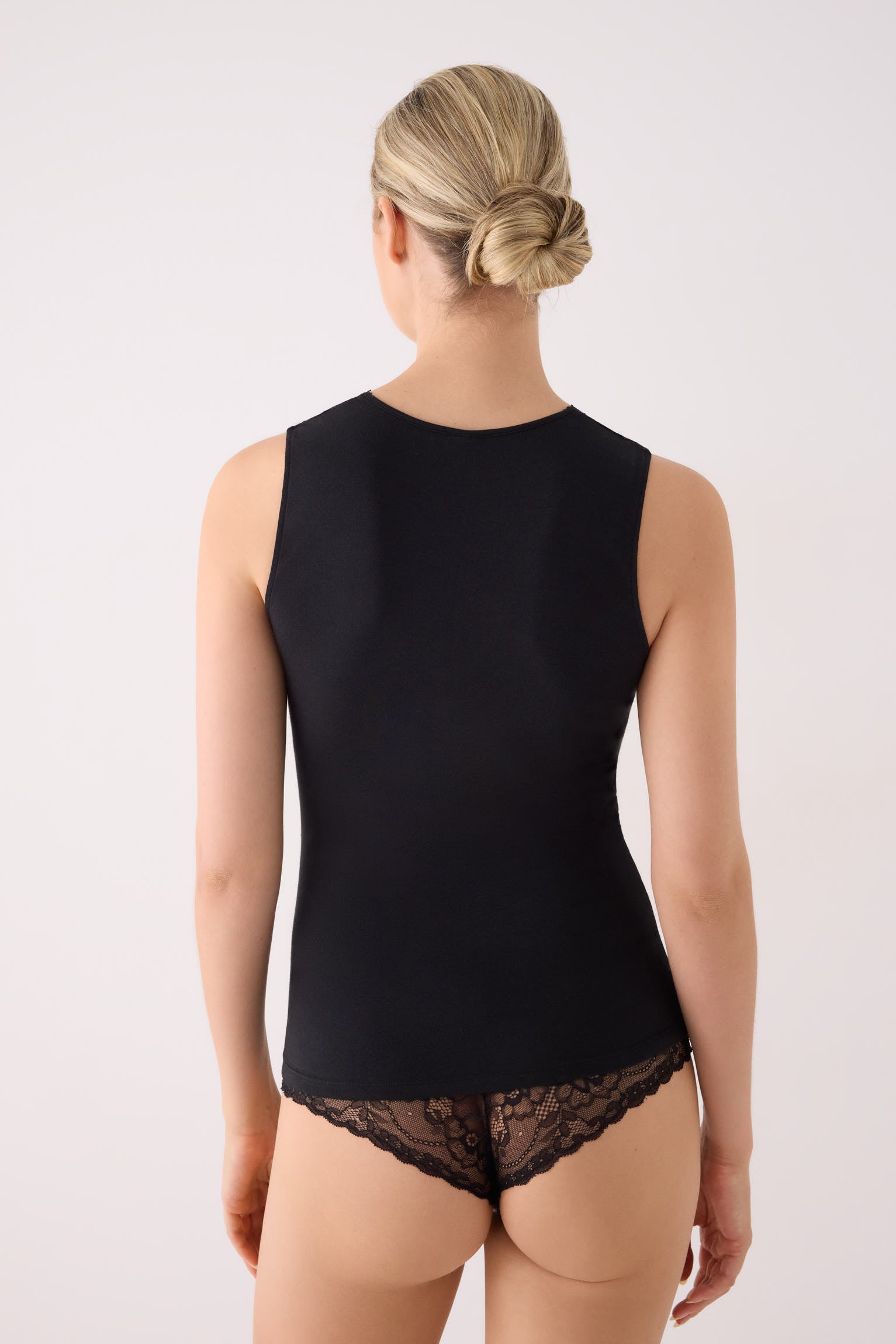 Maglia spalline anchos scollo di pizzo nero