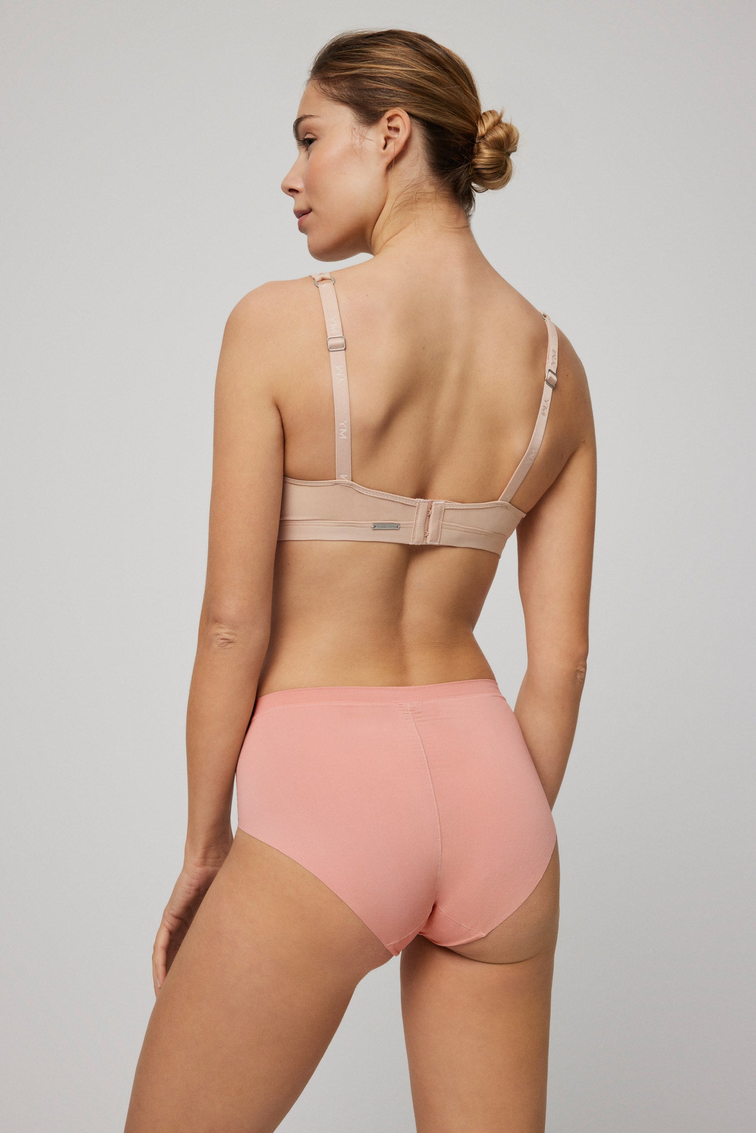 braga-alta-adapt-elastica-con-acabados-invisibles-rosa-ysabel-mora