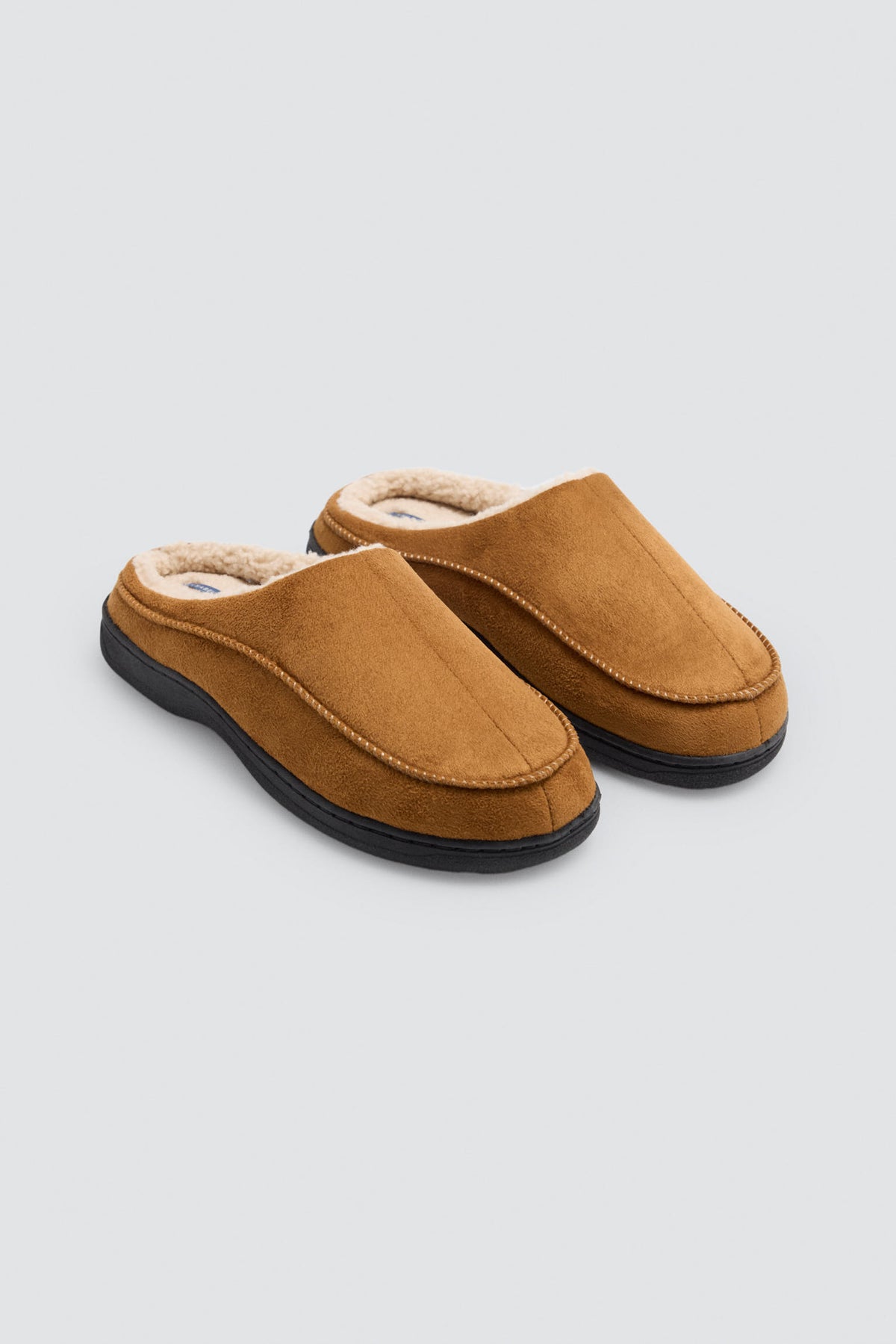 Pantofole da uomo color cammello effetto scamosciato con interno in pelliccia