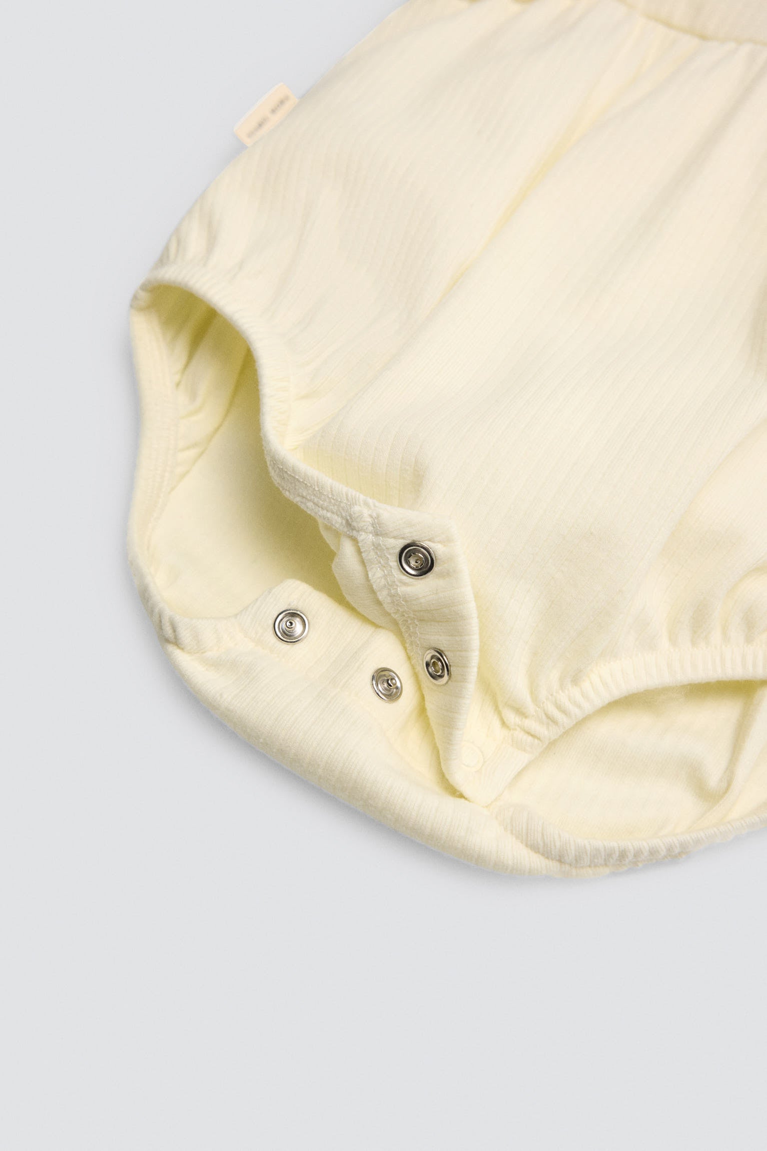 Ranita bebé sin mangas detalles volantes - Ysabel Mora