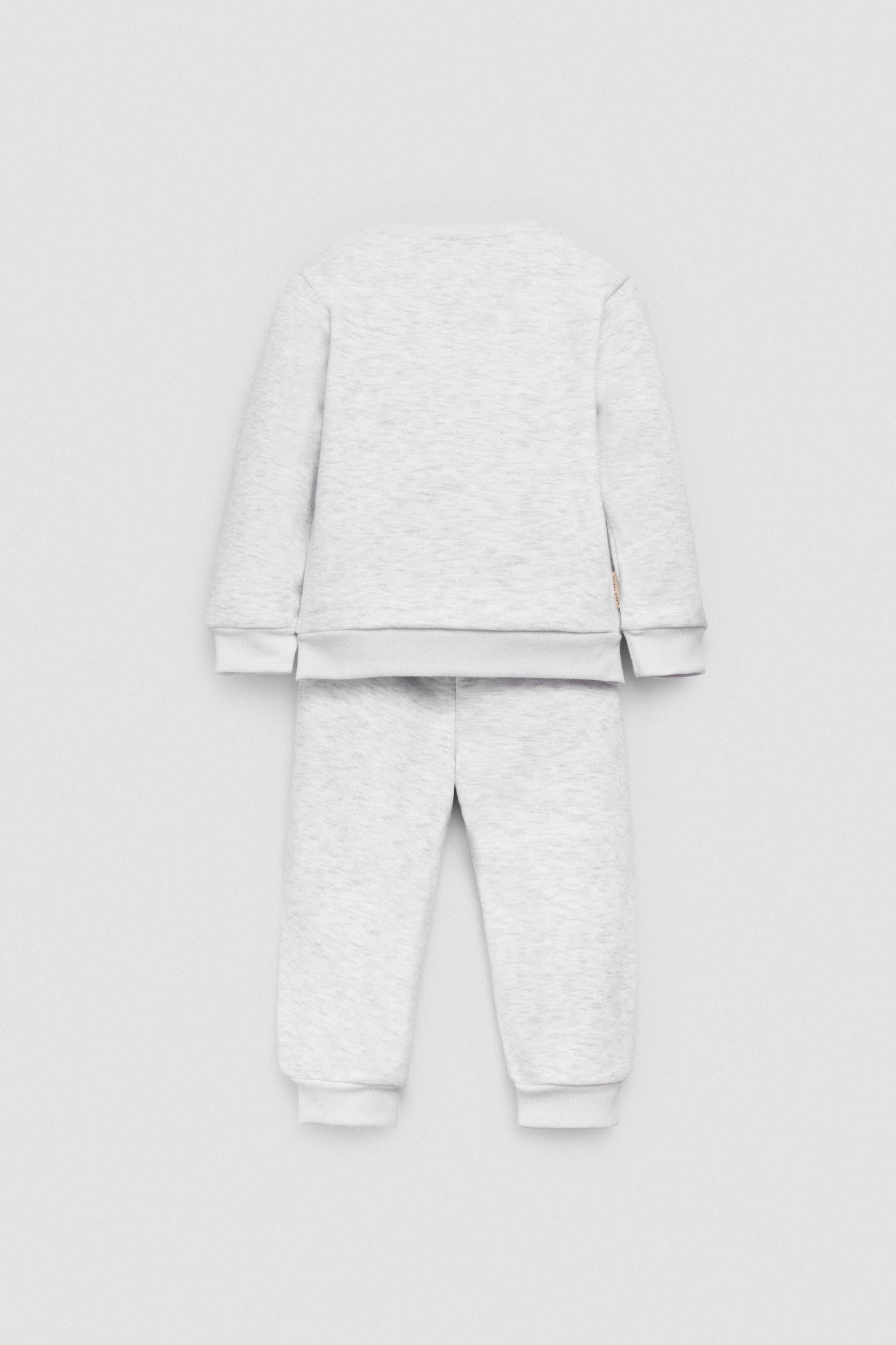 25612-2-conjunto-bebe-sudadera-jogger-gris