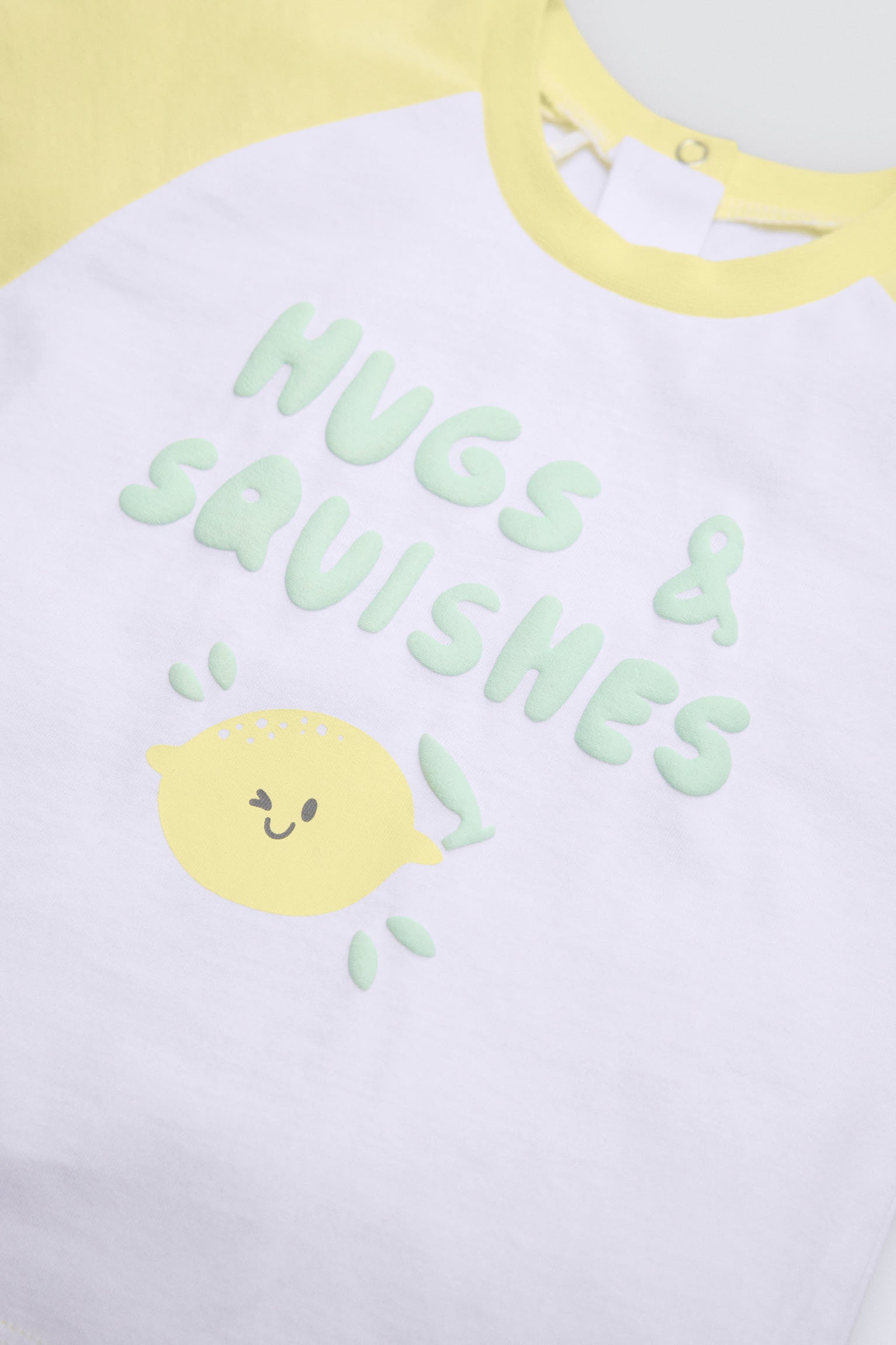 Conjunto bebé manga corta Hugs & Squishes - Ysabel Mora