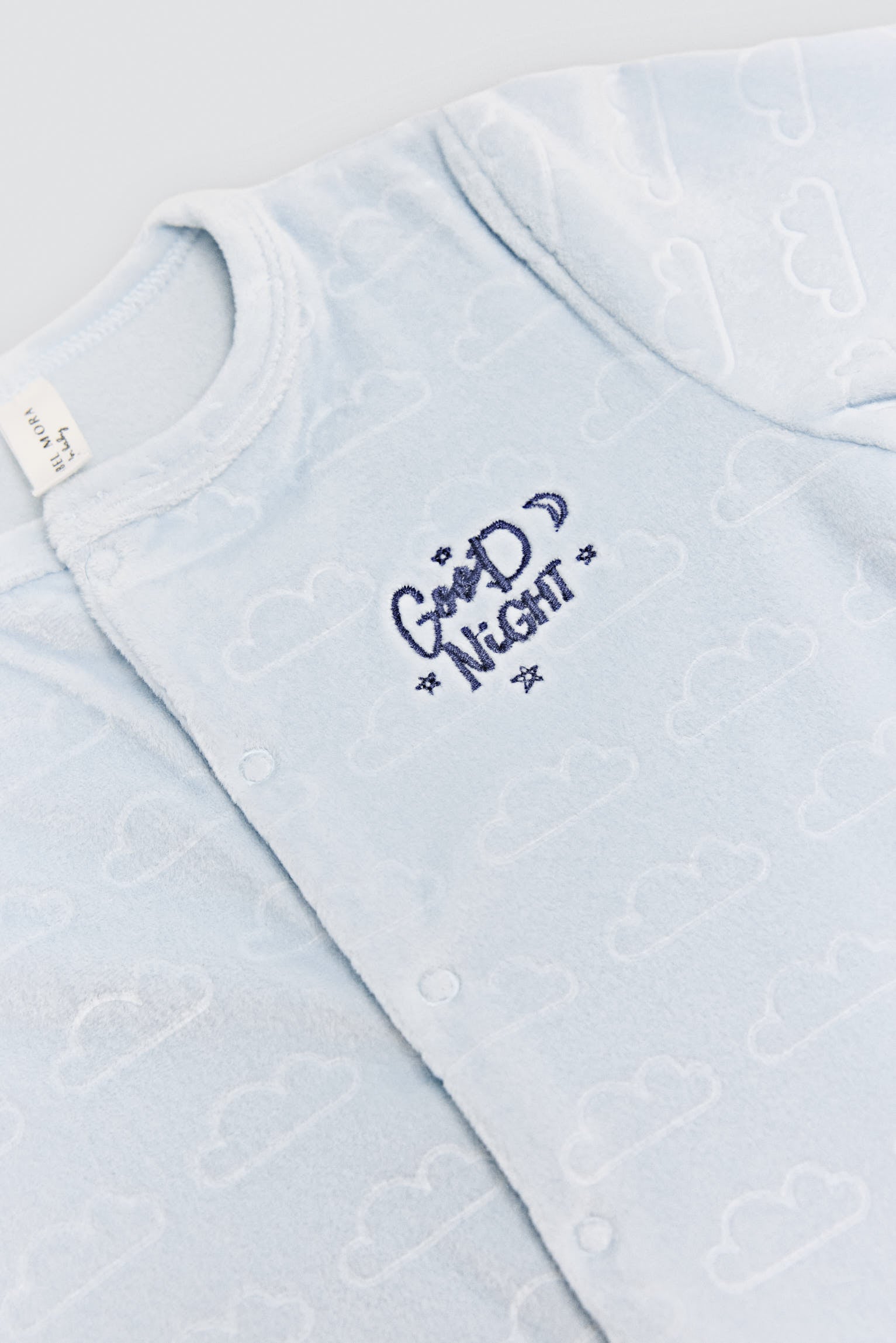 Pelele bebé terciopelo estampado nubes Good night - Ysabel Mora