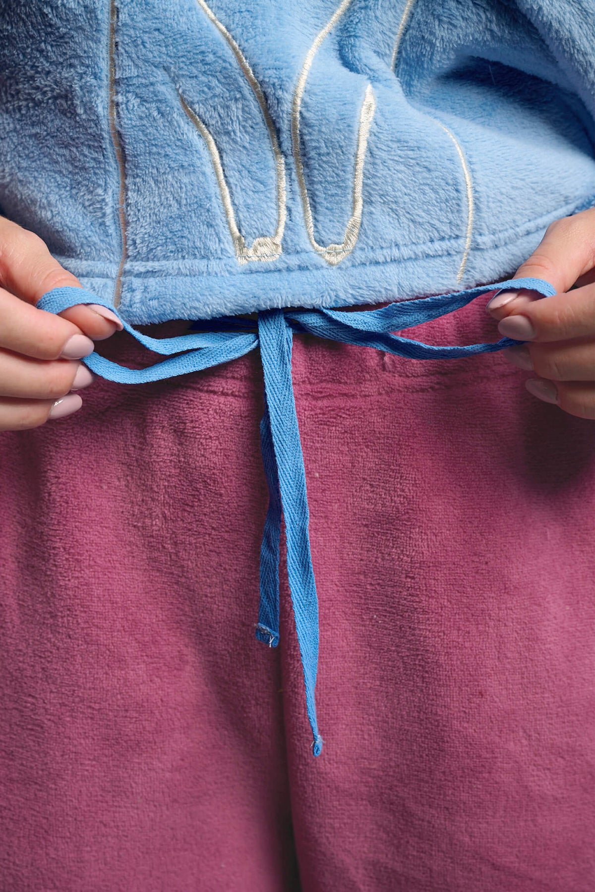 26238-pijama-largo-polar-coralina-mujer-suricato-