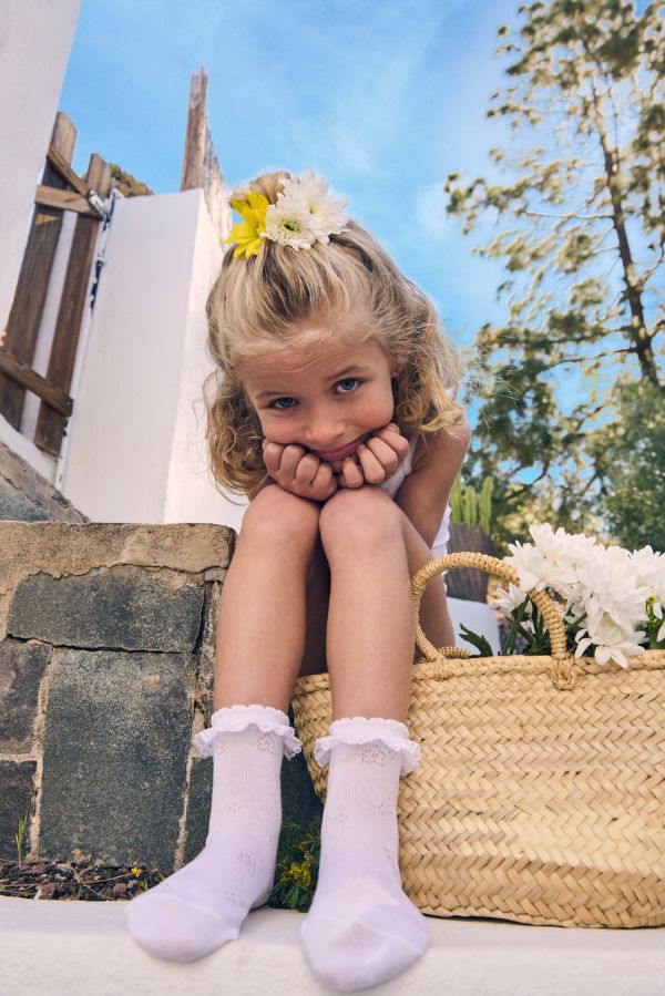 Calcetines infantiles calados detalle puntilla blanco - Ysabel Mora