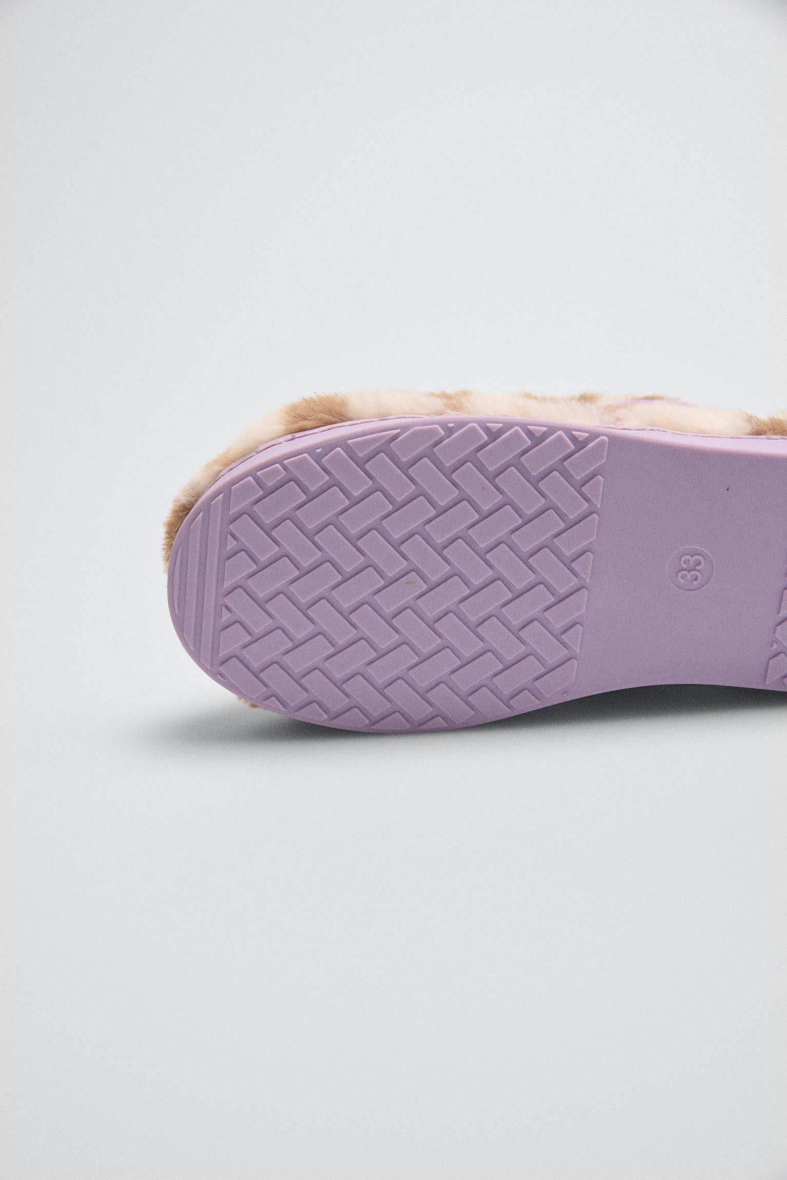 34039-5-zapatillas-de-casa-bebe-jirafa-con-velcro