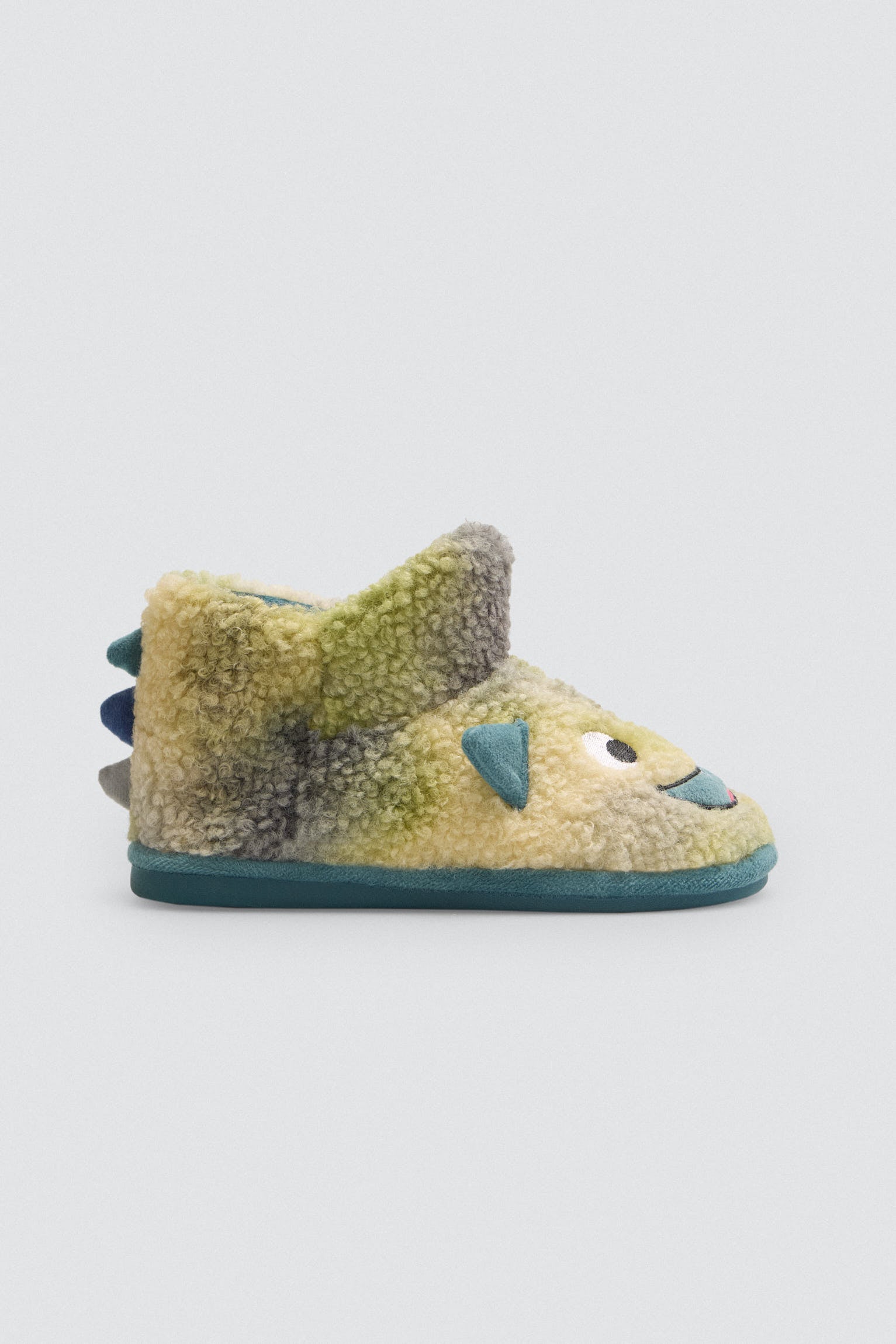 44046-1-zapatillas-de-casa-infantiles-monstruo-con-detalles-3d