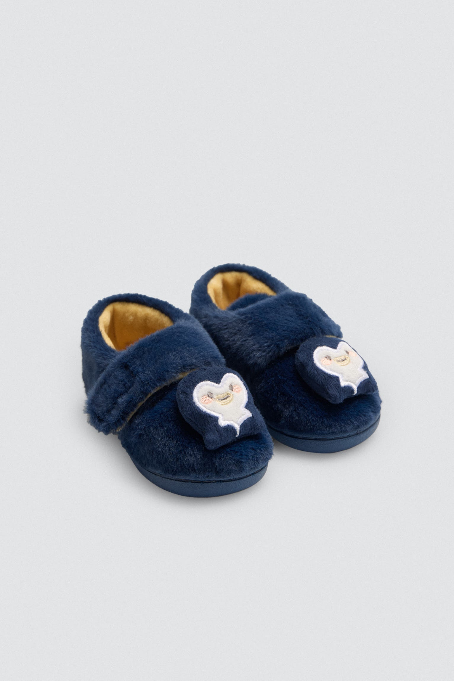 54039-2-zapatillas-de-bebe-velcro-pinguino-bordado