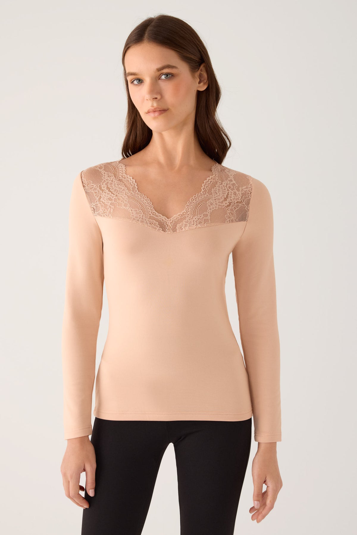 T-shirt termica da donna a maniche lunghe con scollo a V e pizzo color carne