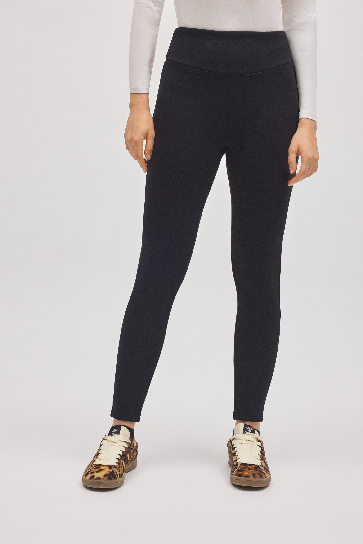 70450-2-leggings-termicos-afelpados-comfy-negro-ysabel-mora