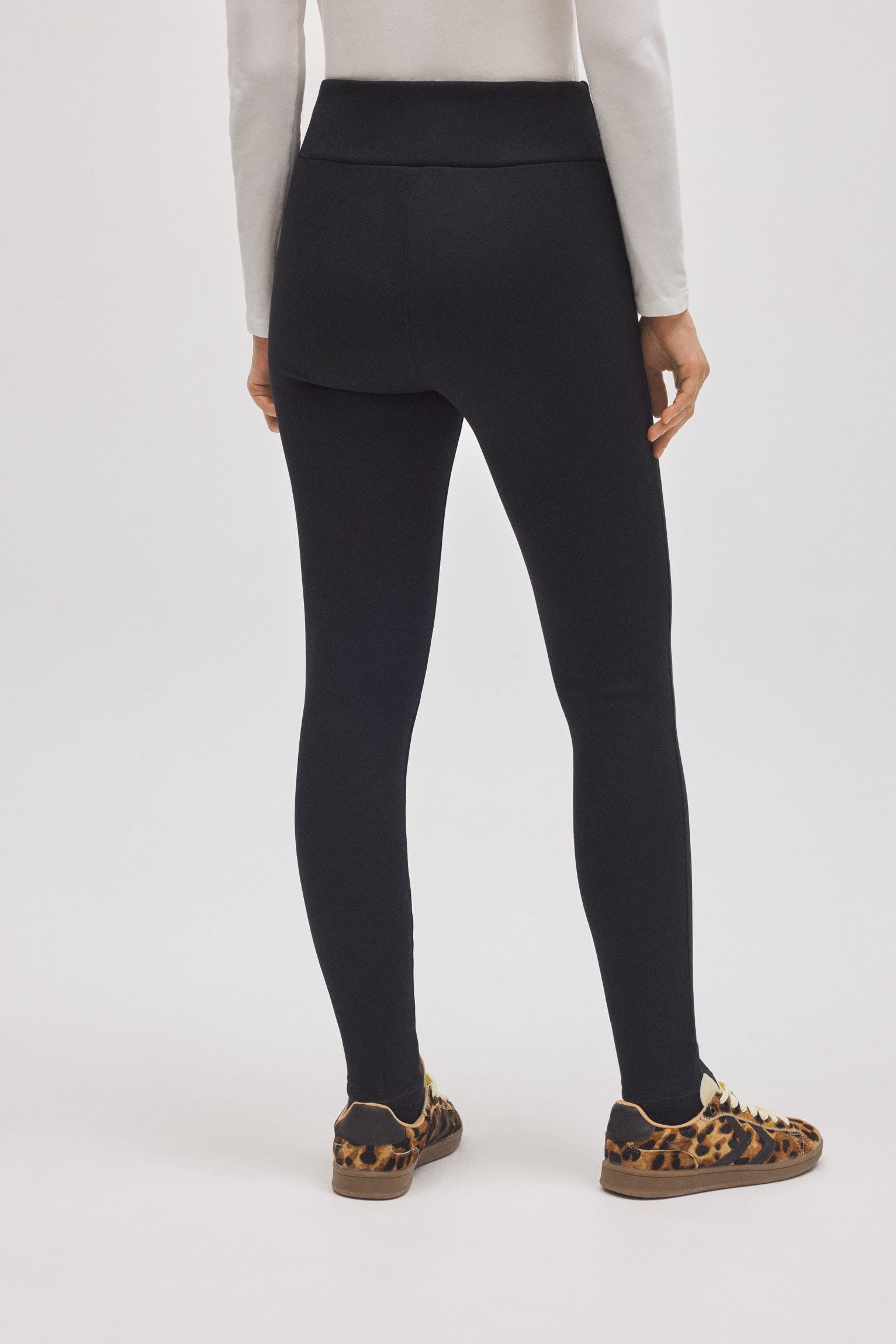 70450-3-leggings-termicos-afelpados-comfy-negro-ysabel-mora