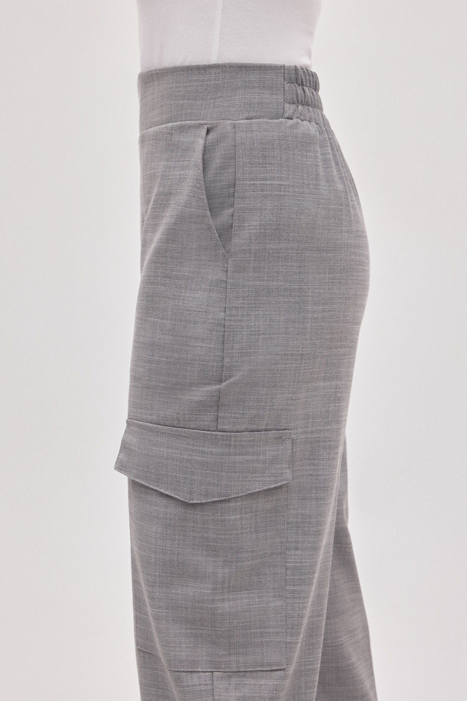 70454-5-pantalon-casual-tipo-cargo-gris-ysabel-mora