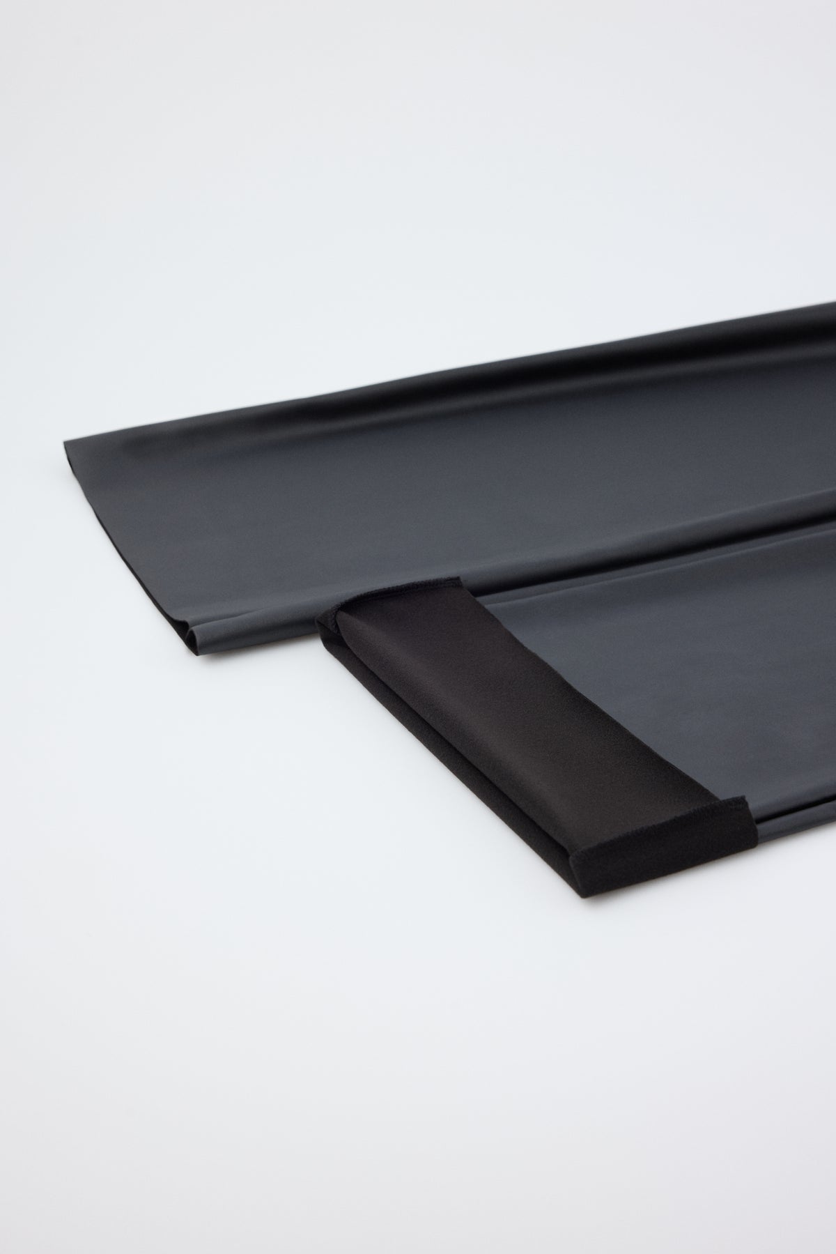 Leggings acampanados efecto piel con contenitivo abdominal negros