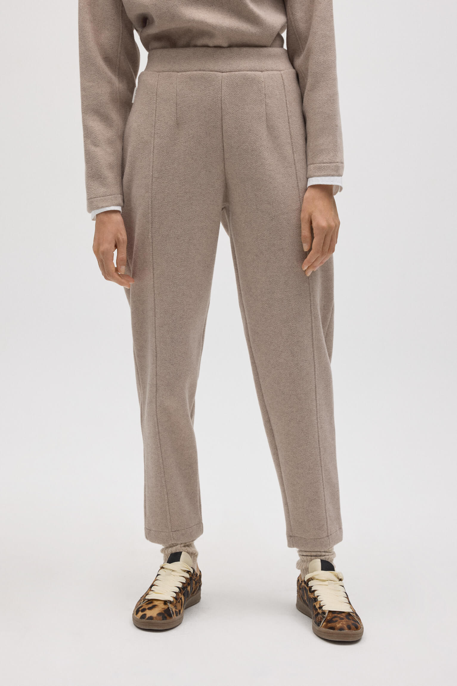 70665-2-pantalon-calido-slim-fit-con-estructura-marron