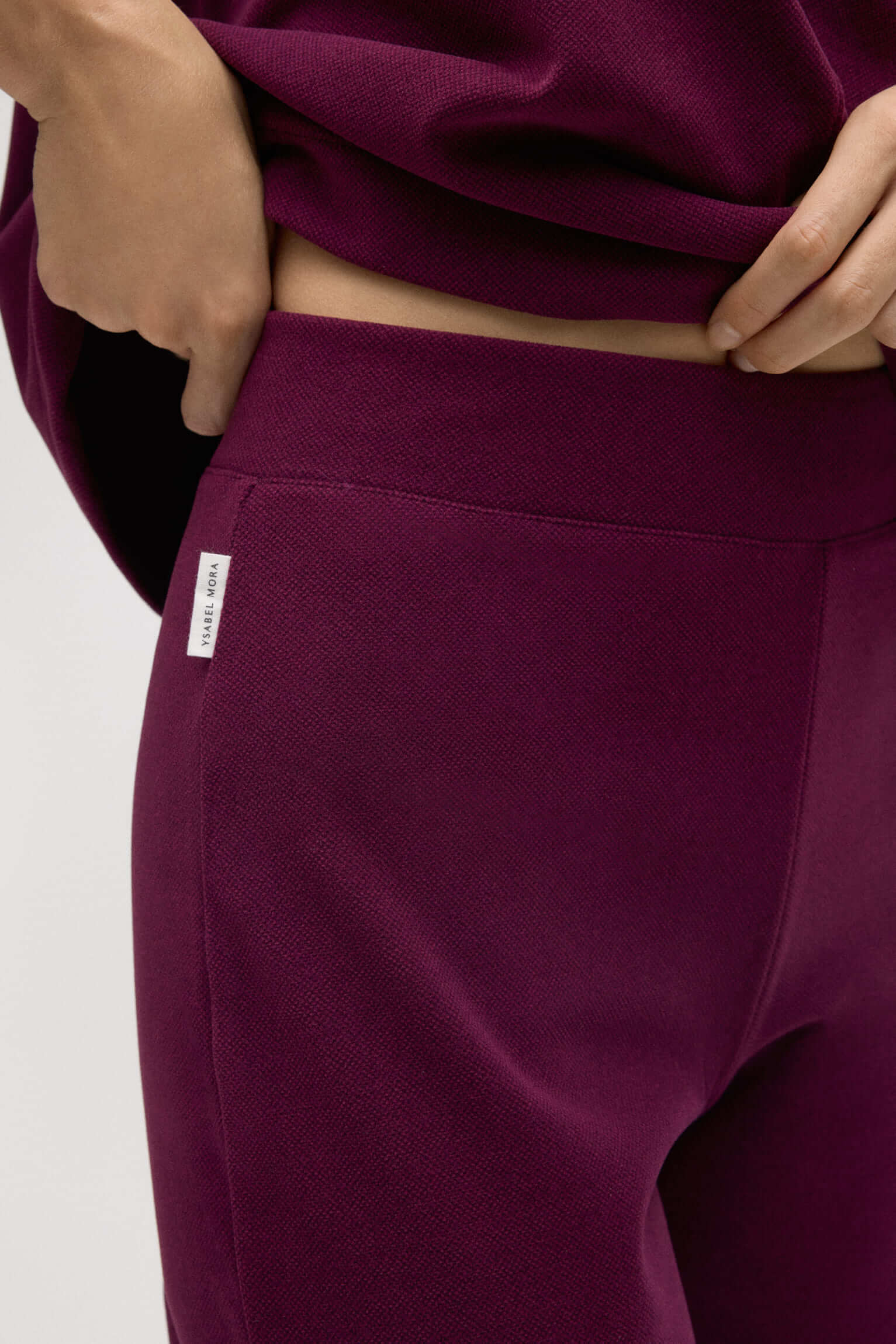 70669-3-pantalon-recto-con-textura-burdeos