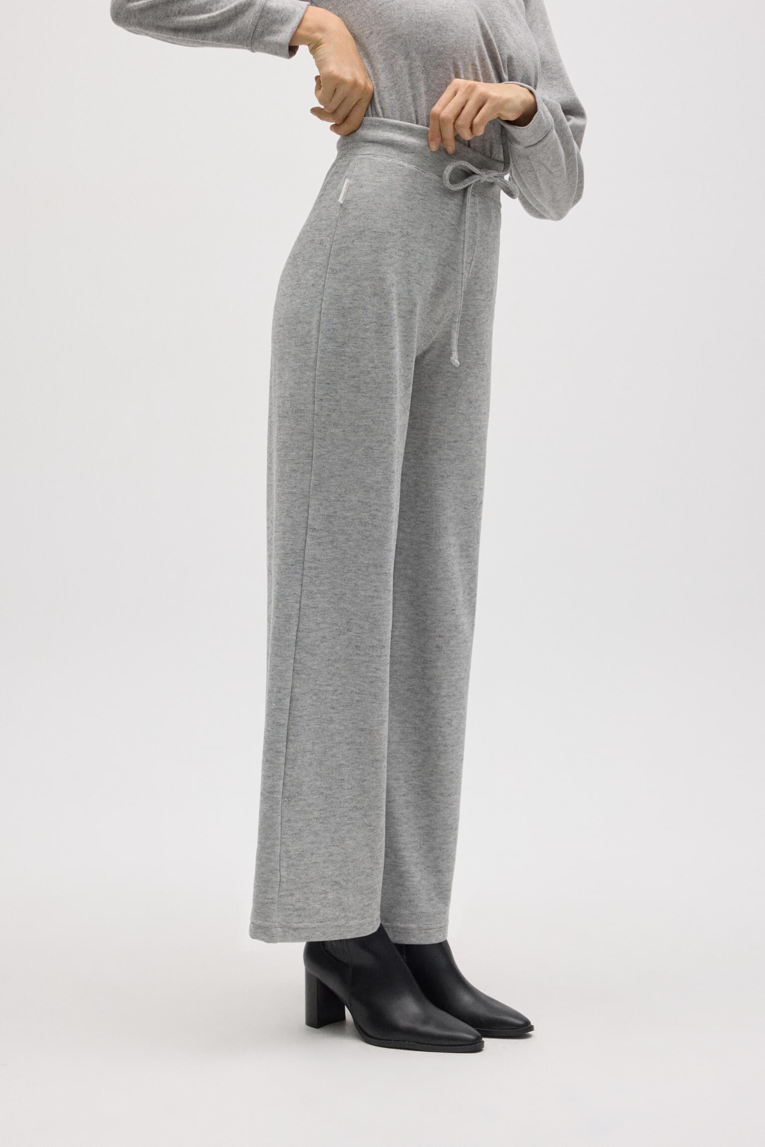 70672-3-pantalon-extra-comodo-recto-gris