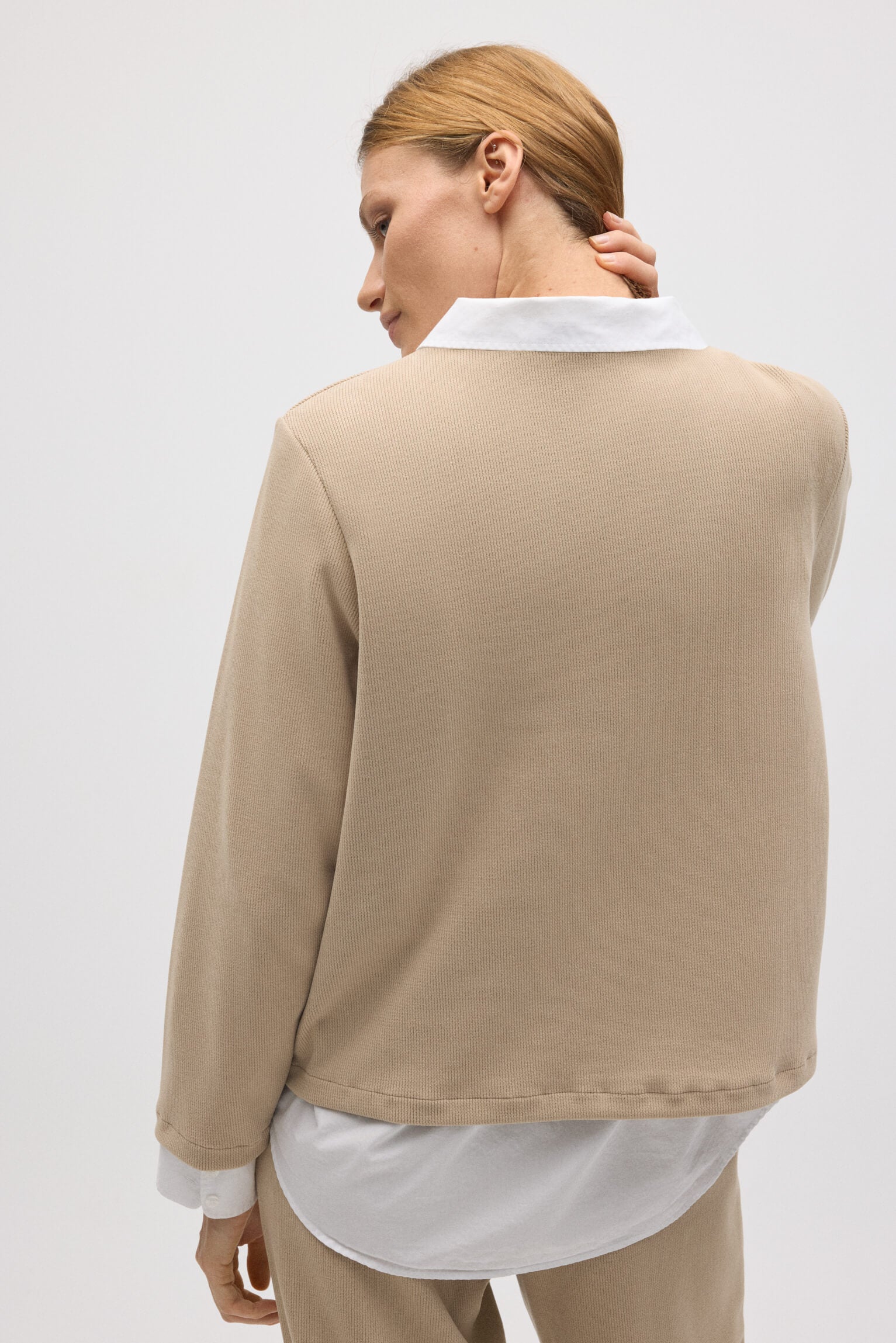 70683-3-jersey-cuello-redondo-efecto-pana-beige