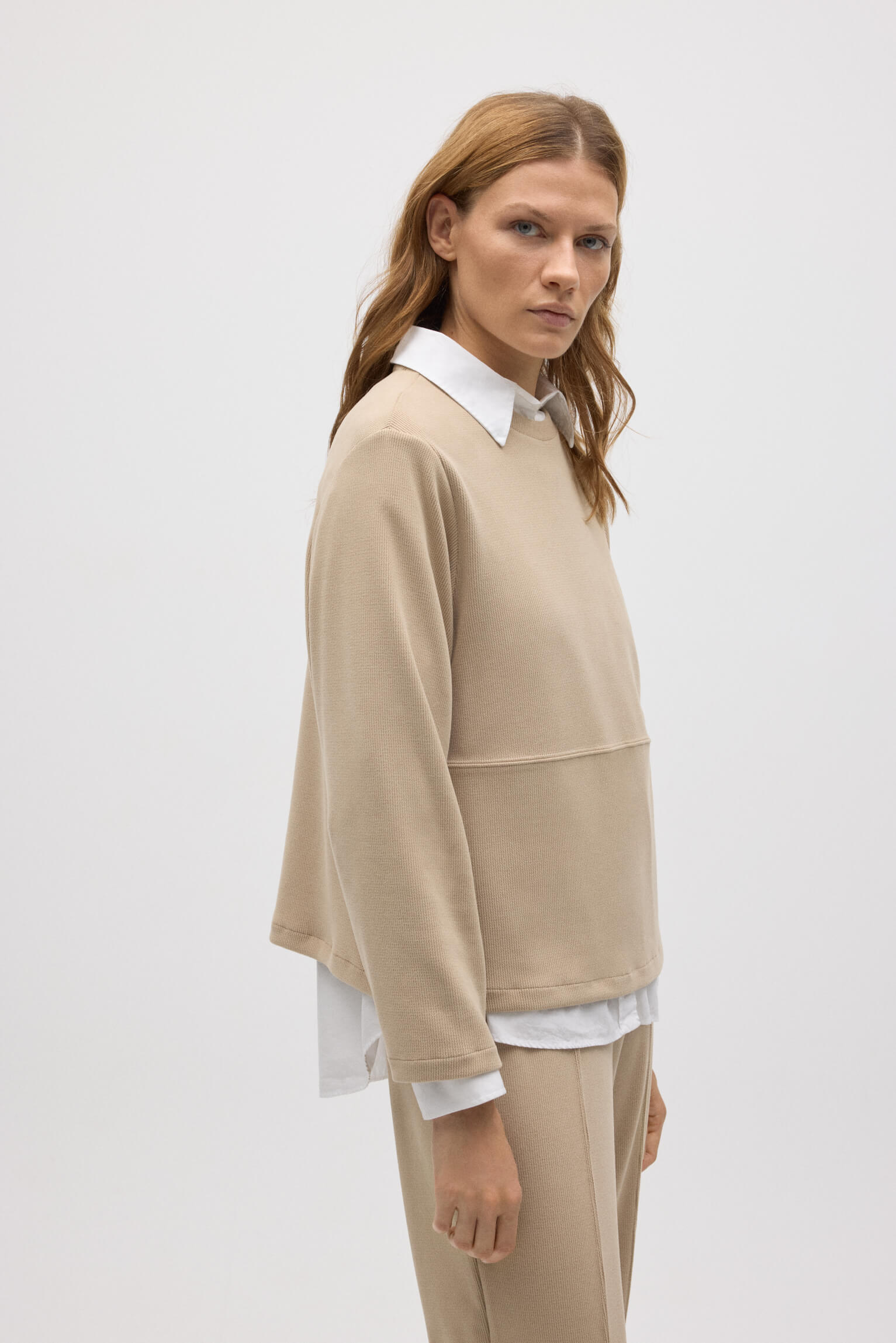 70683-4-jersey-cuello-redondo-efecto-pana-beige