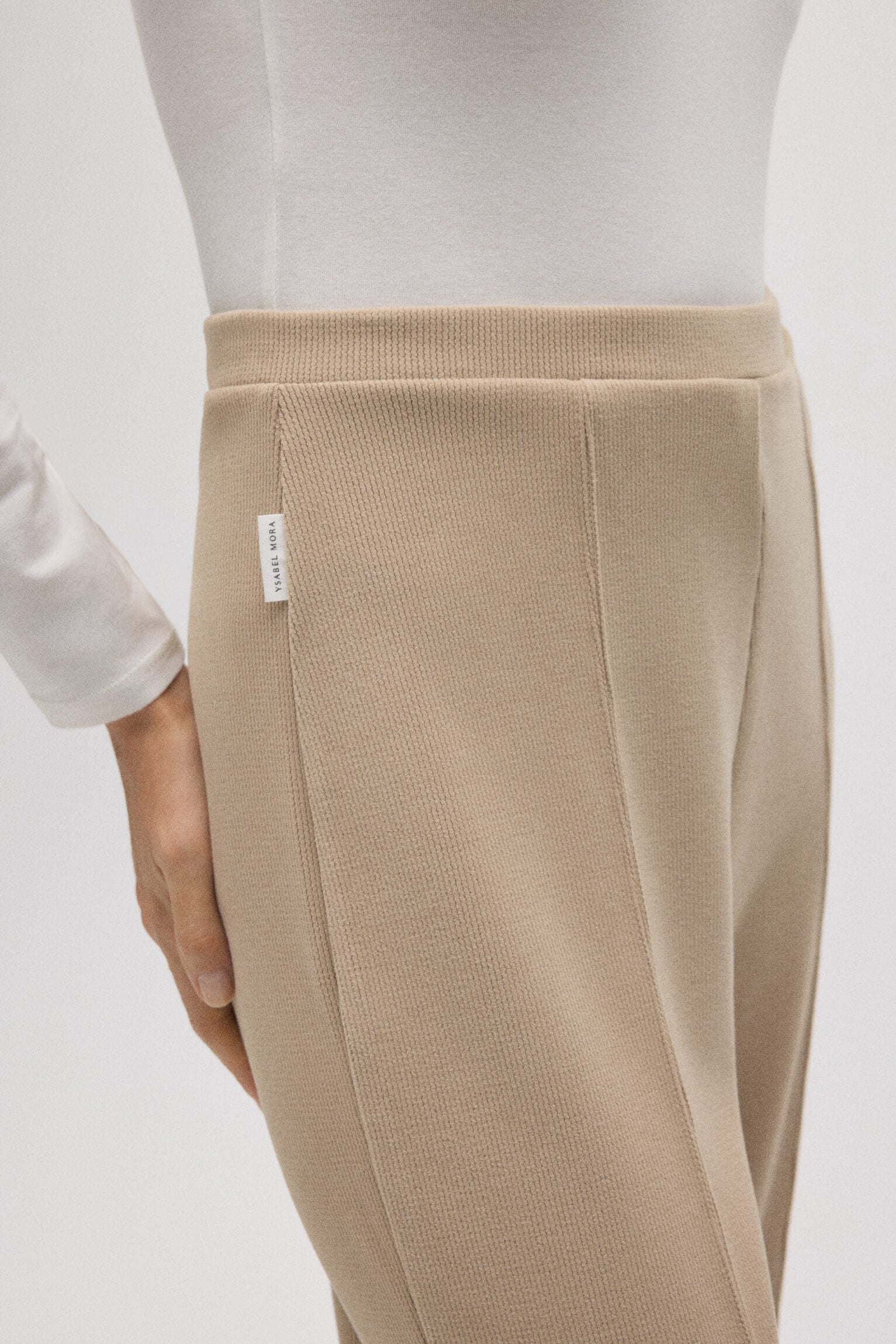 70684-3-pantalon-efecto-pana-beige