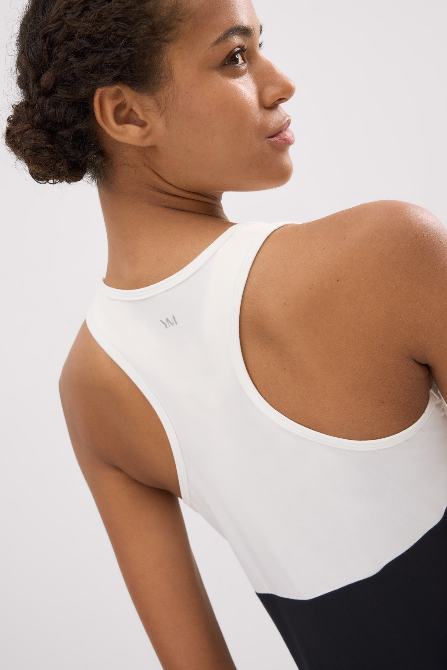 Camiseta deportiva tirantes nadadora blanca y negra - Ysabel Mora