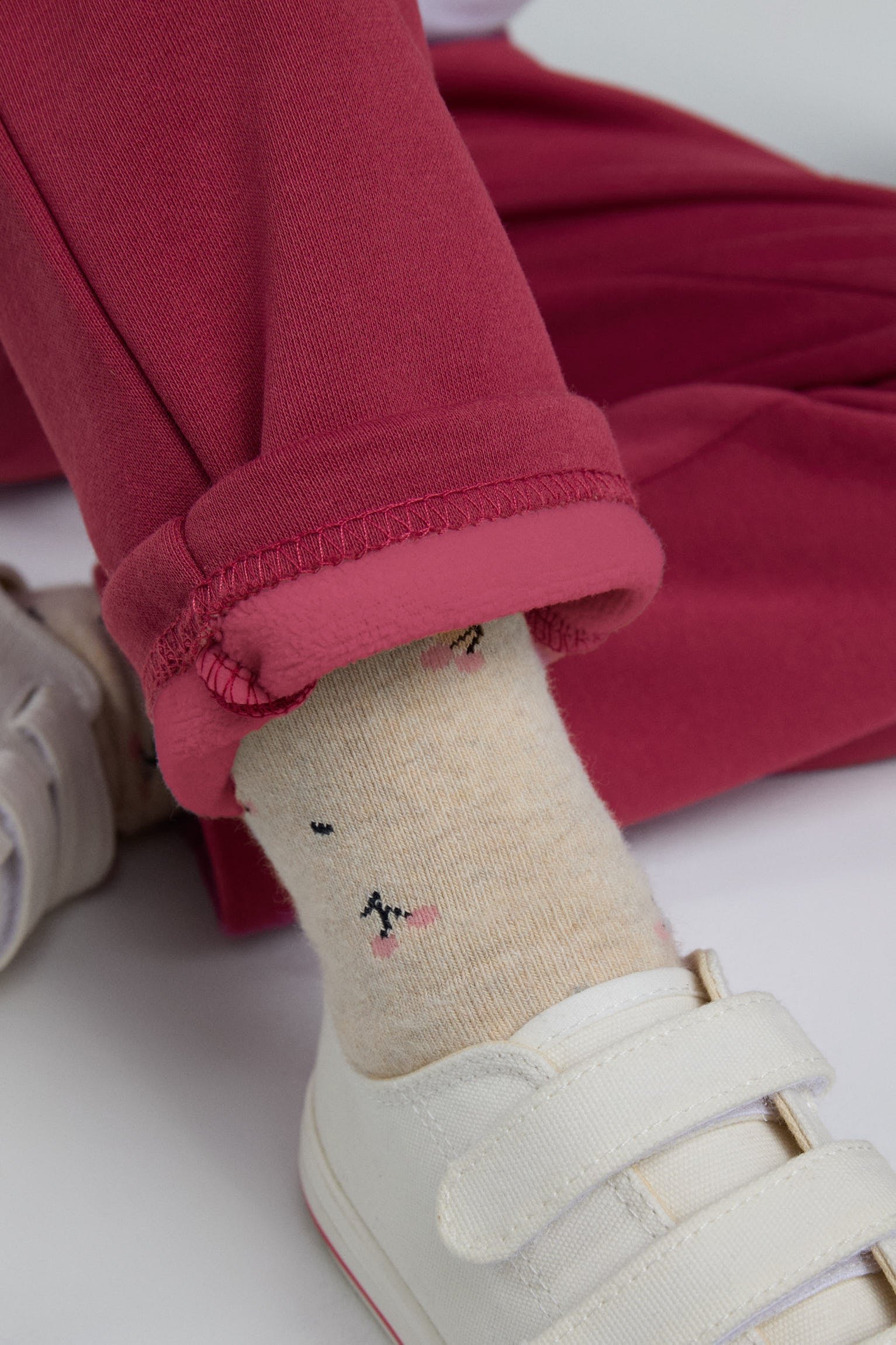 Chándal infantil afelpado rosa con chaqueta con capucha y cremallera y pantalón recto