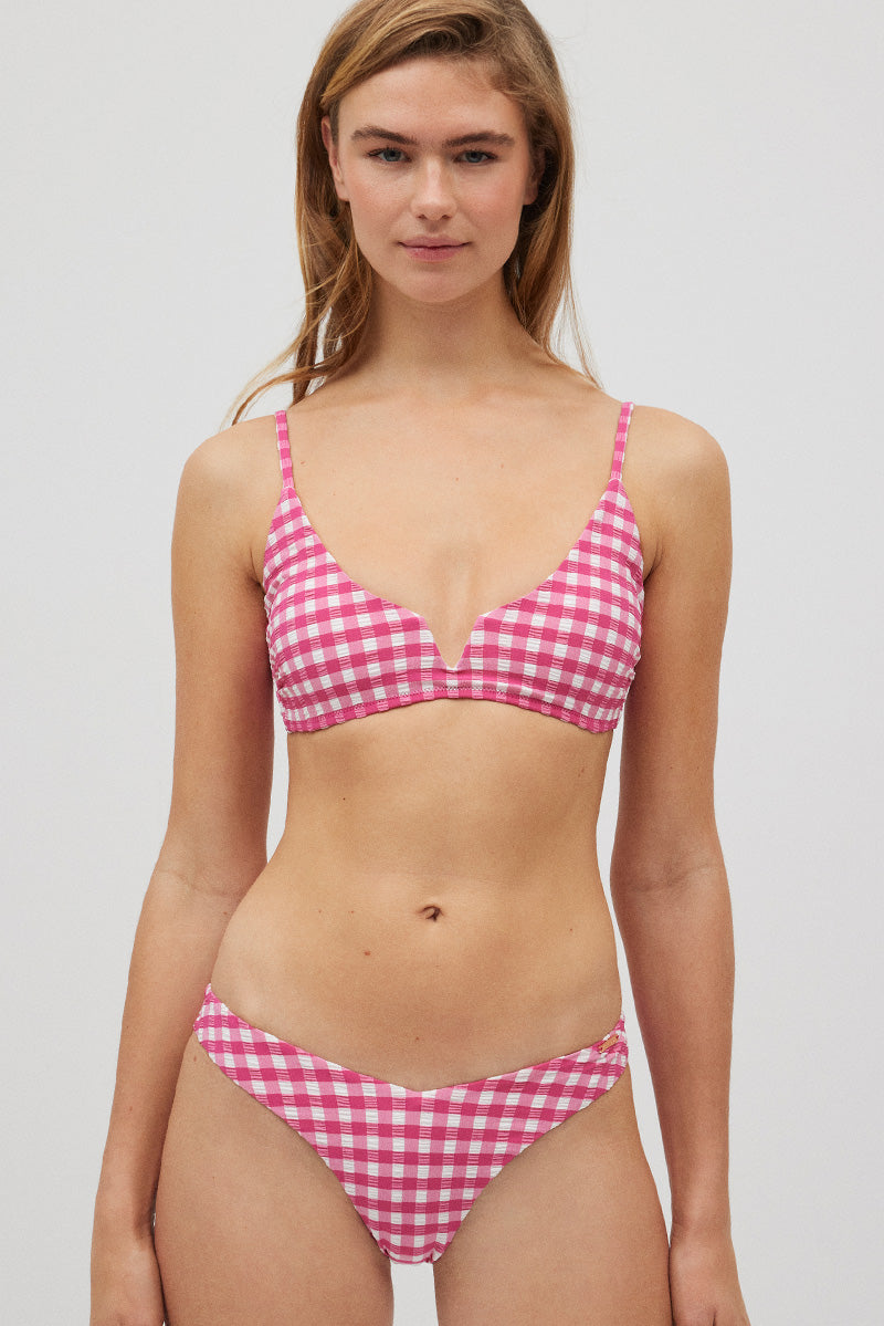 Slip bikini brasiliano Vichy con texture rosa