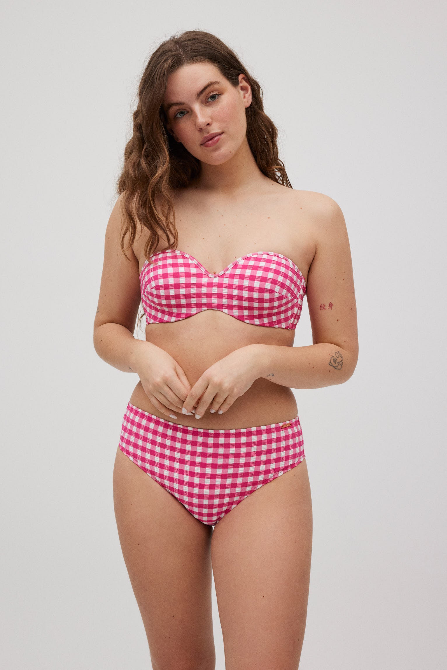83109-6-conjunto-bikini-bandeau-braga-midi-estampado-vichy-ysabel-mora-fucsia