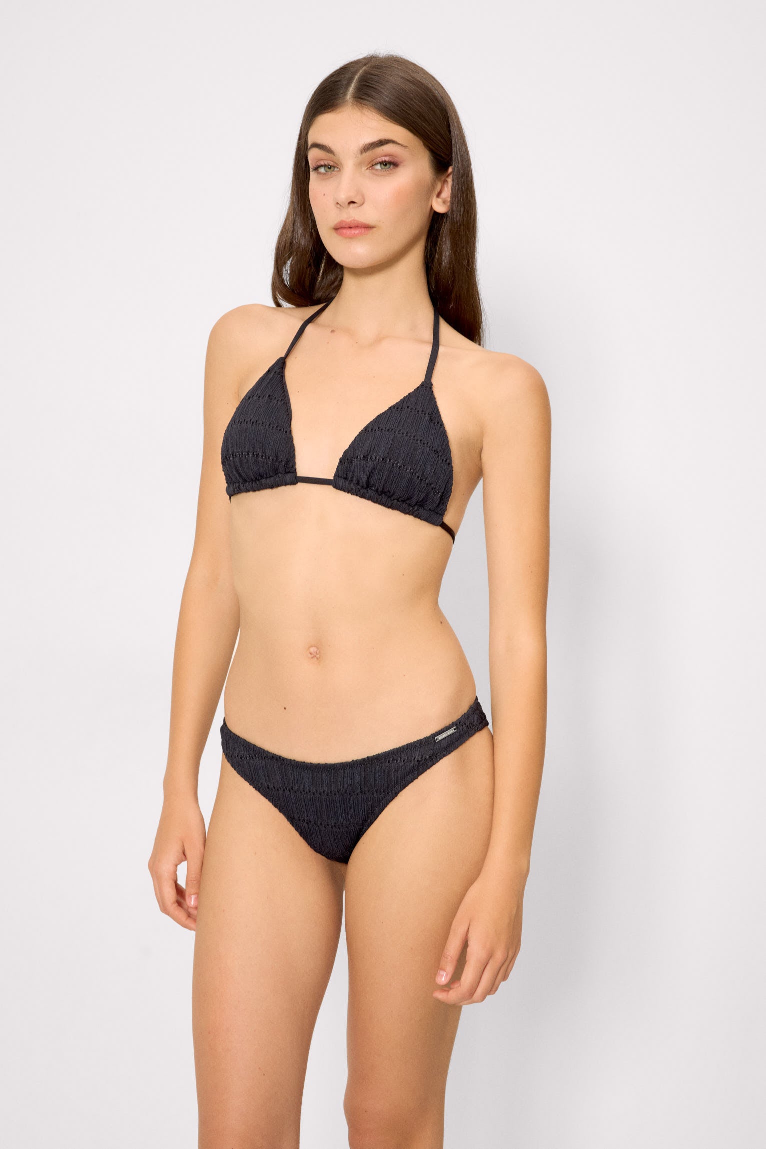 83212-negro-braga-bikini-mujer-brasilena-textura-negro-mujer-ysabel-mora