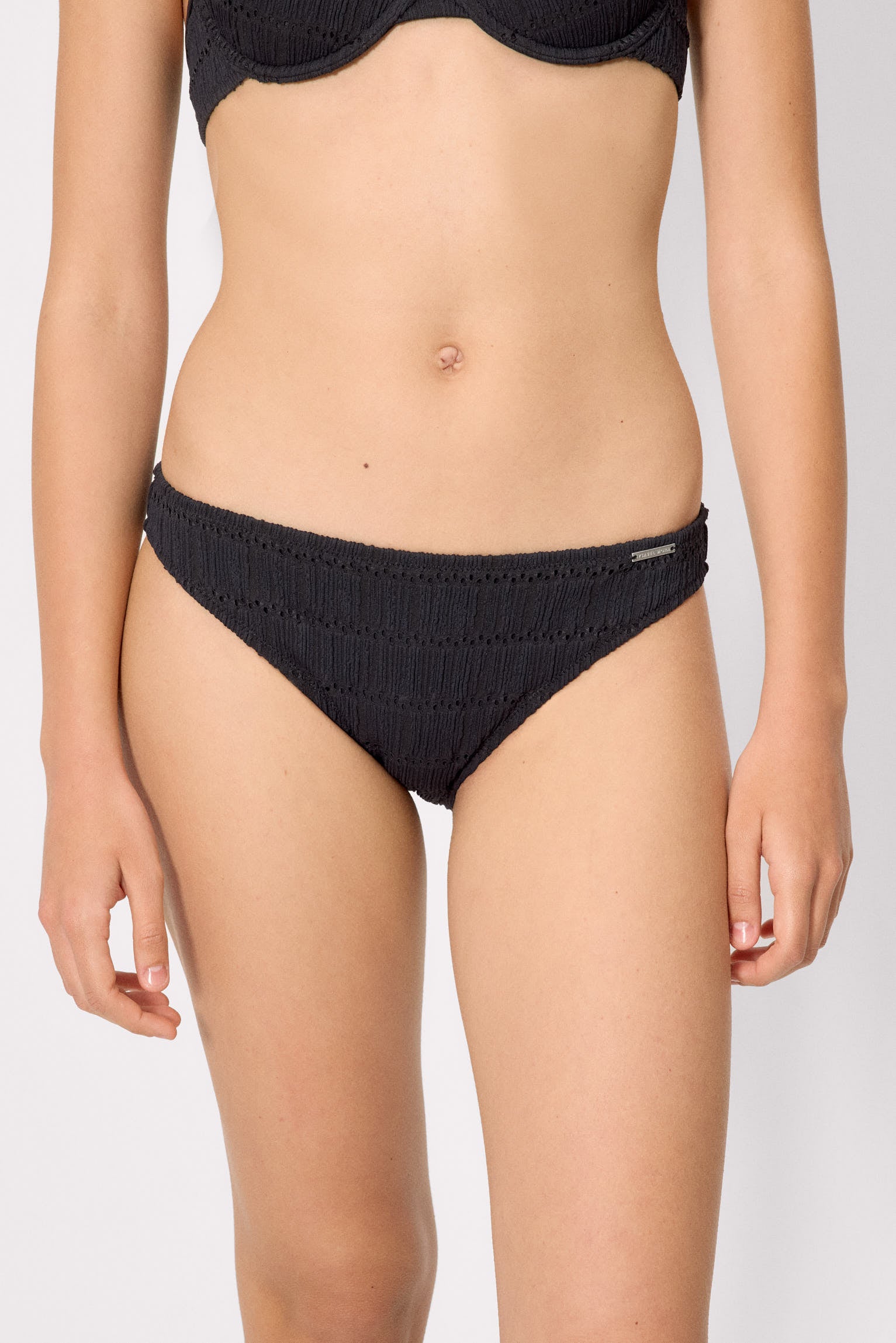 83215-negro-braga-bikini-mujer-textura-negro-mujer-ysabel-mora