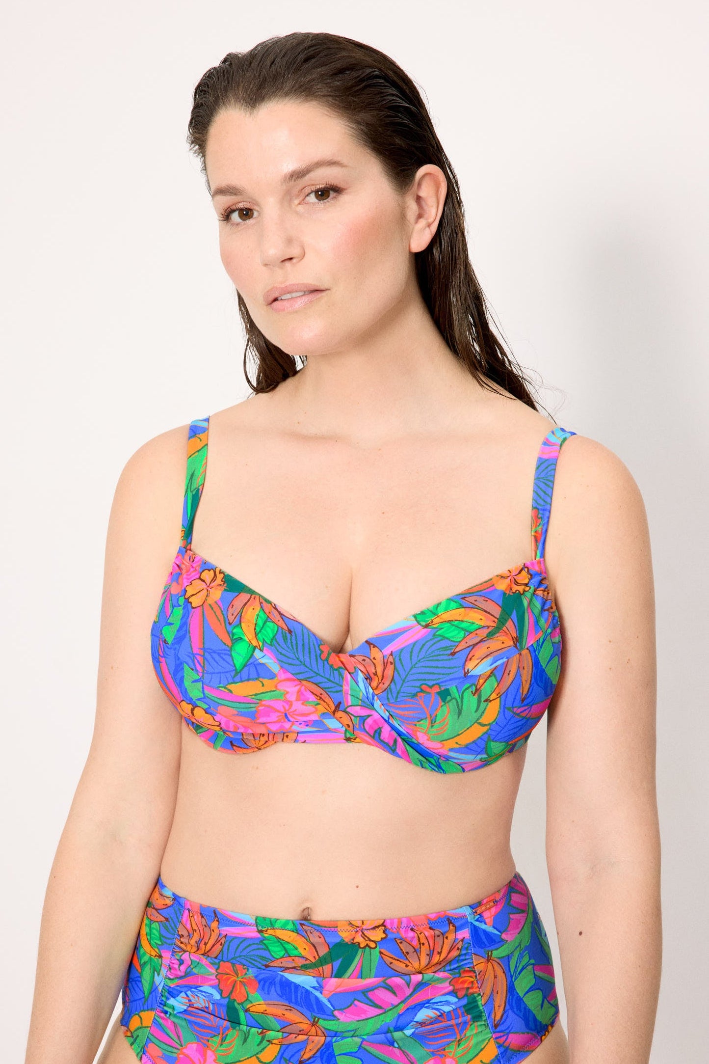 Top bikini con stampa tropicale e ferretto regolabile, coppe C e D
