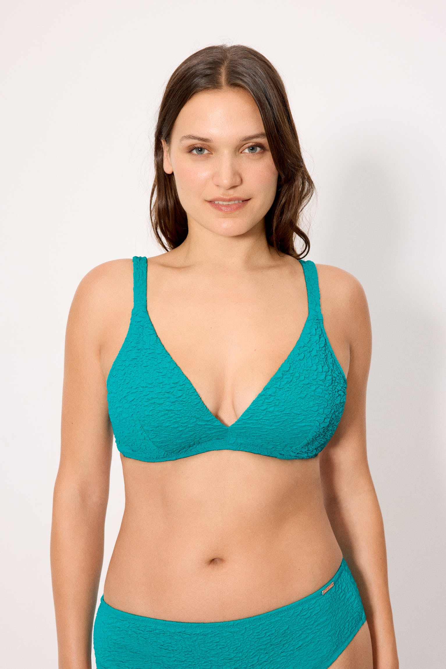 Top bikini reductor con textura turquesa copa D - Ysabel Mora