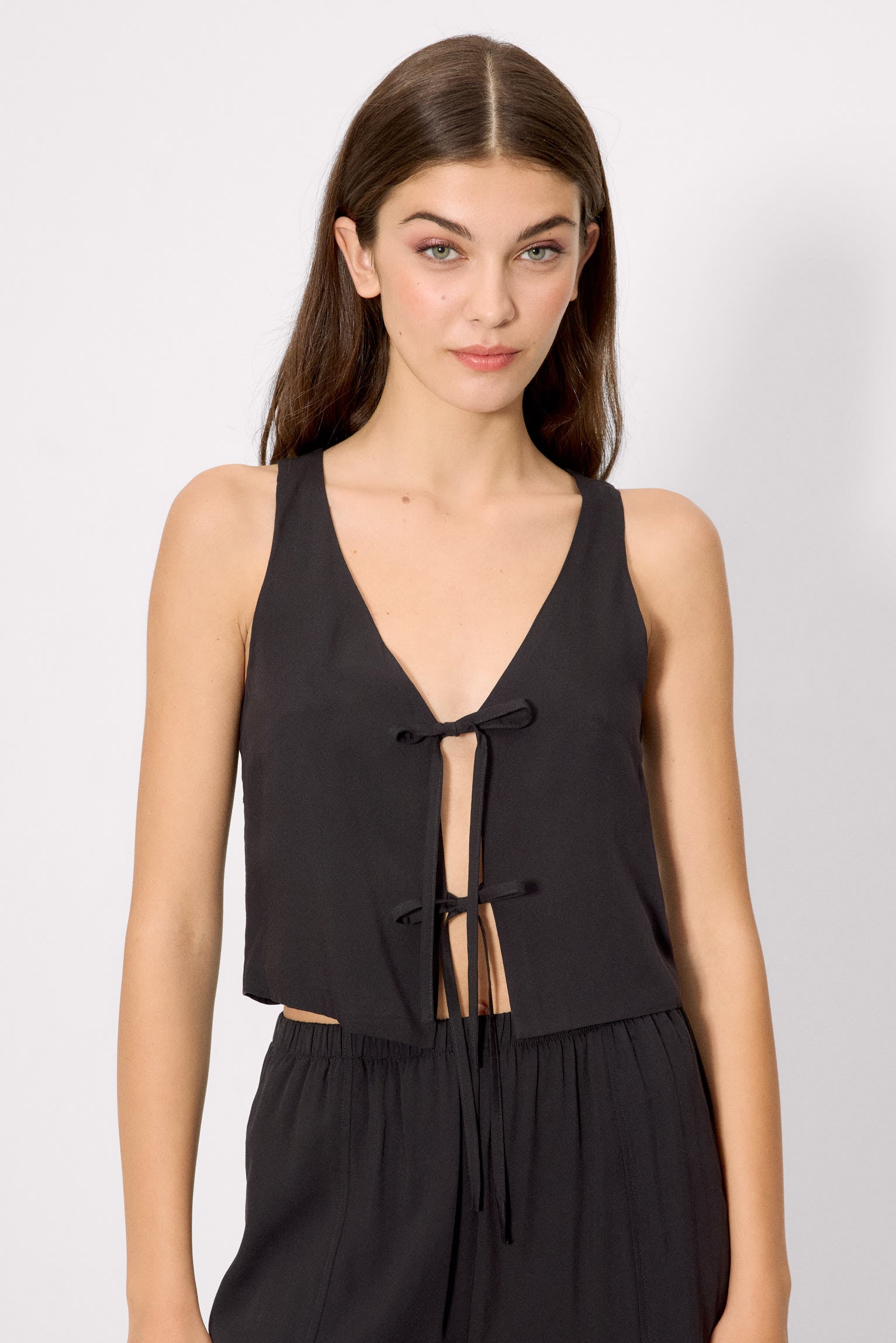 86241-top-chaleco-anudado-tirantes-negro