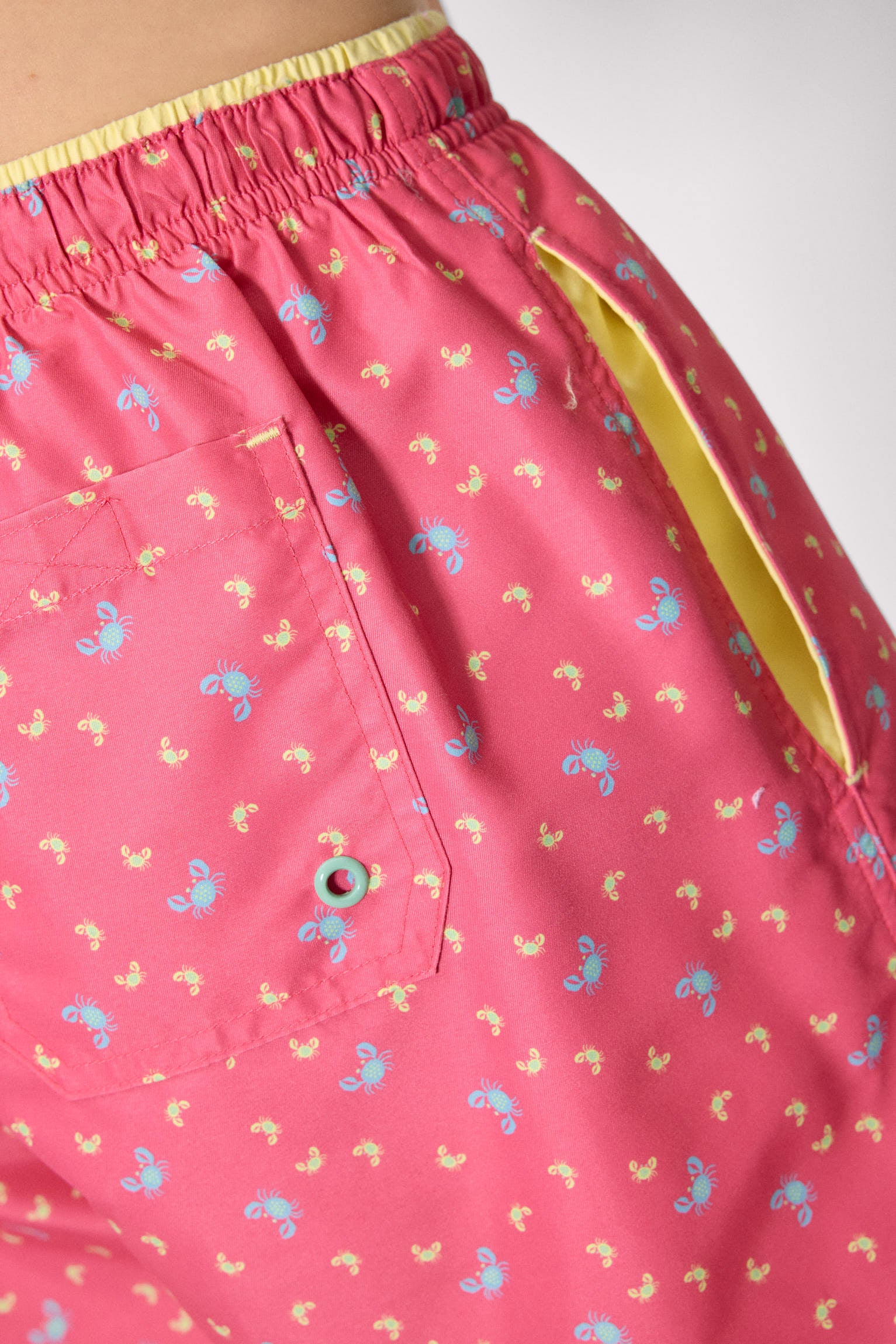 Bañador corto estampado cangrejos rosa - Ysabel Mora