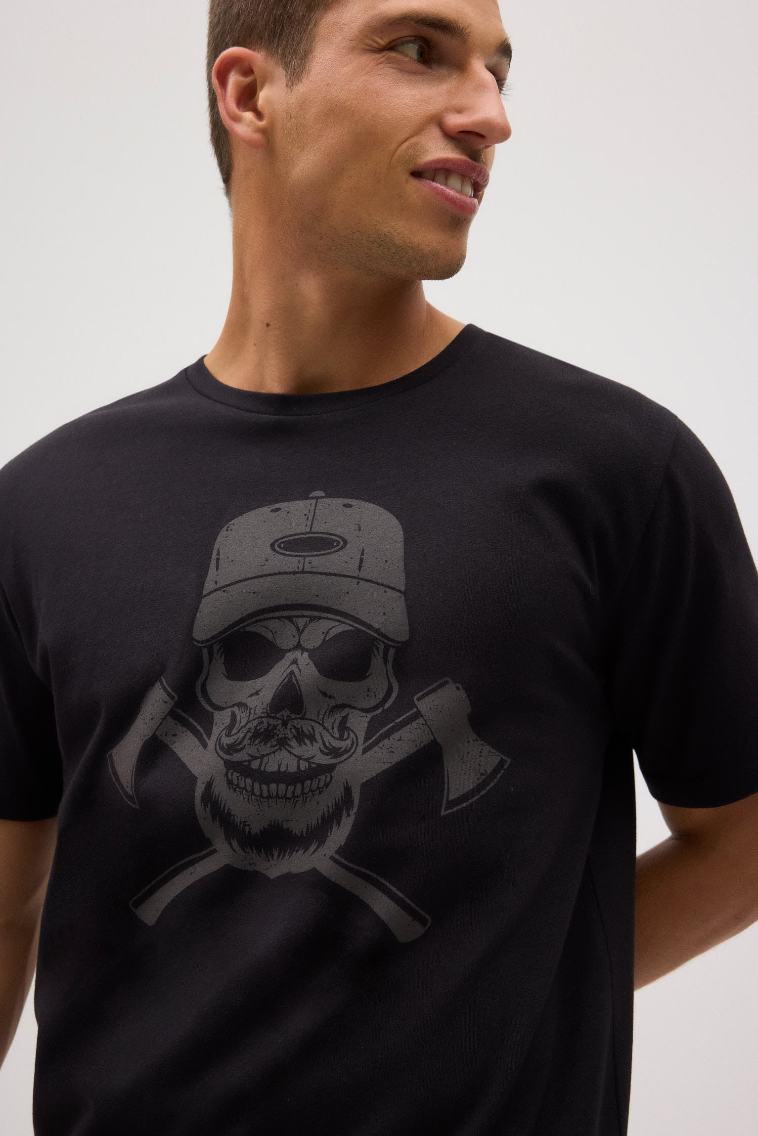 90507-camiseta-manga-corta-estampada-calavera-024