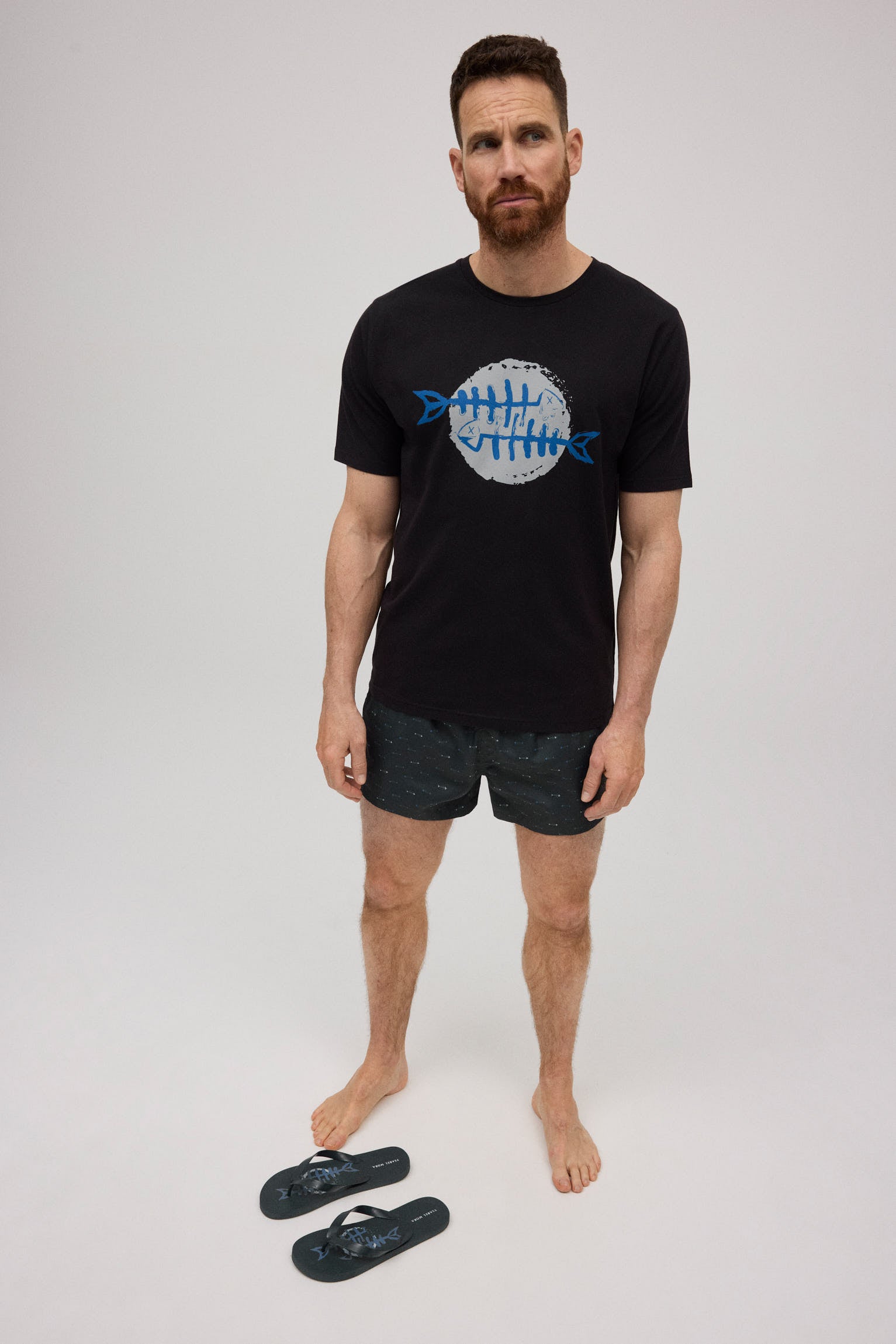 90508-camiseta-manga-corta-estampada-raspas-negro-027