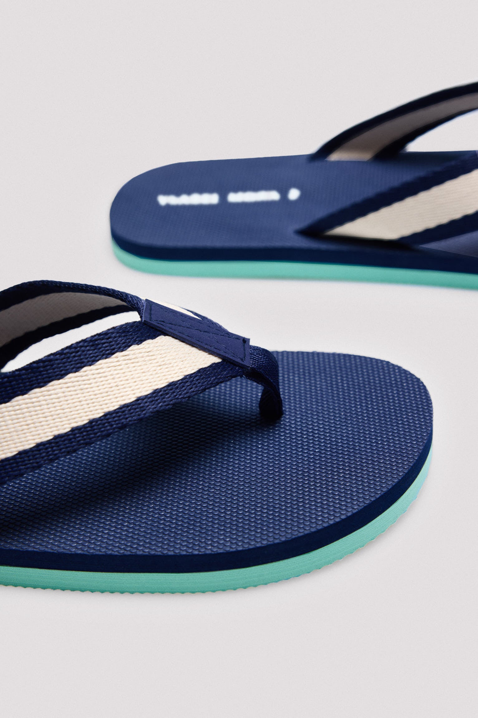 90522-5-chanclas-hombre-ysabel-mora-marino