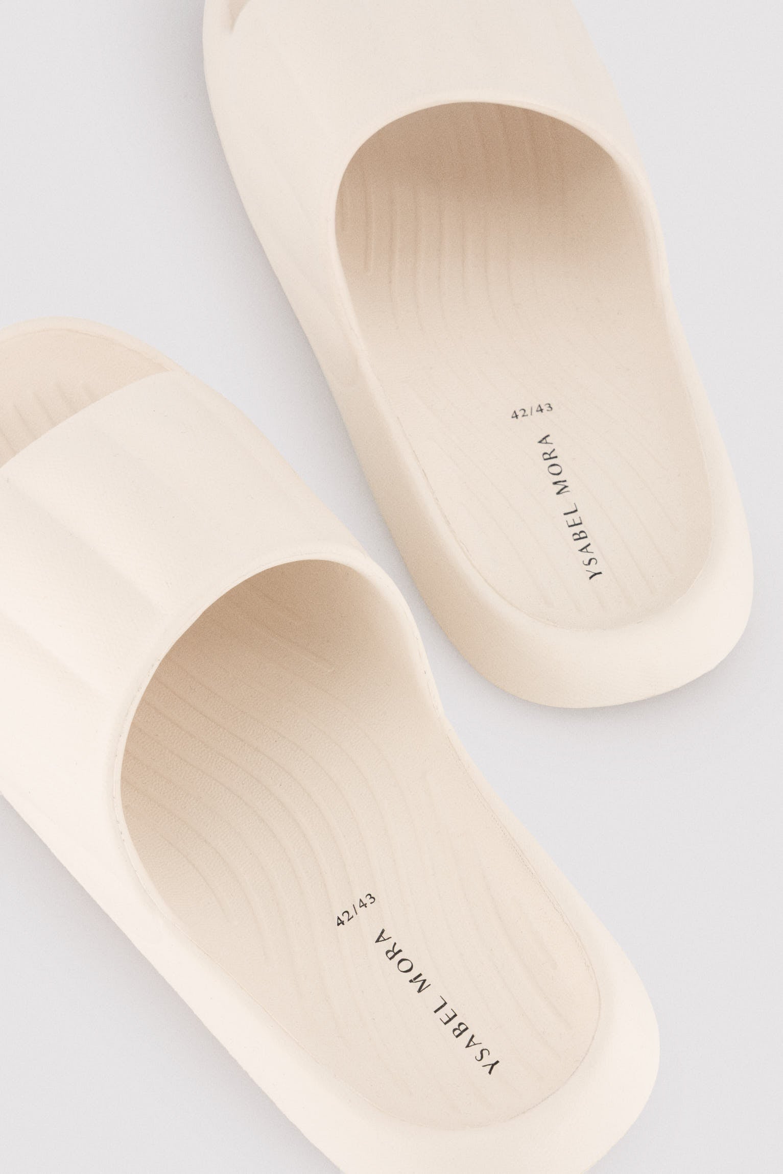 Chanclas hombre ligeras beige - Ysabel Mora