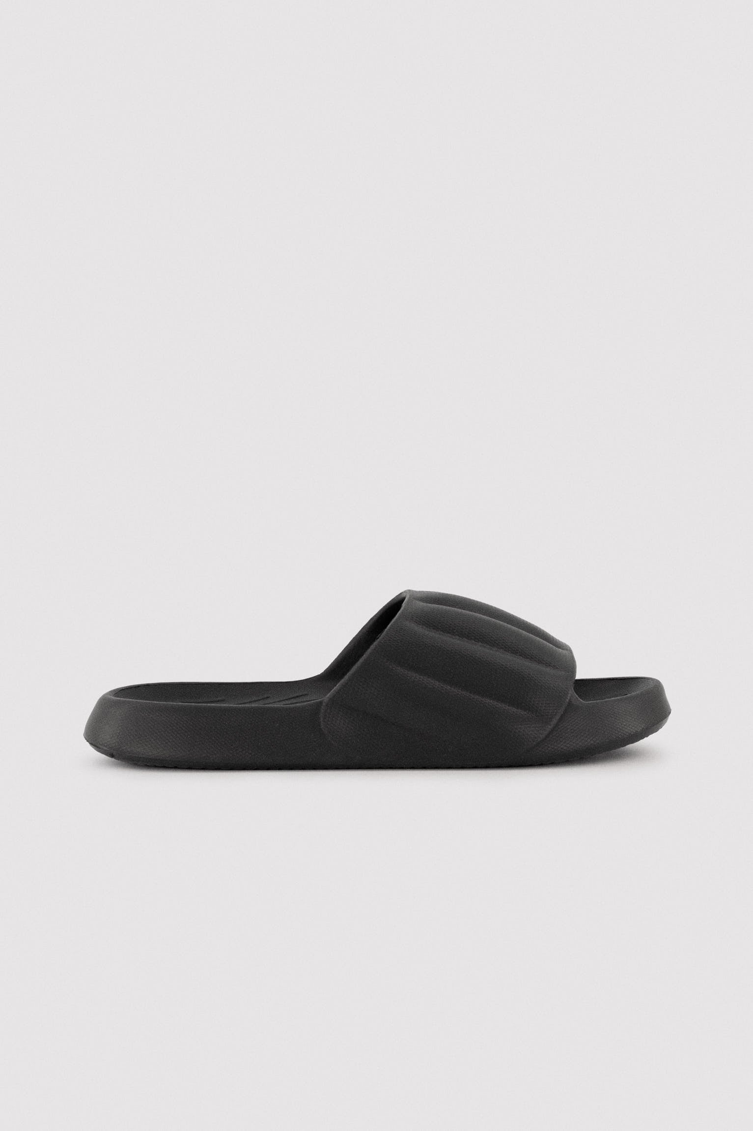 Chanclas hombre ligeras negro - Ysabel Mora
