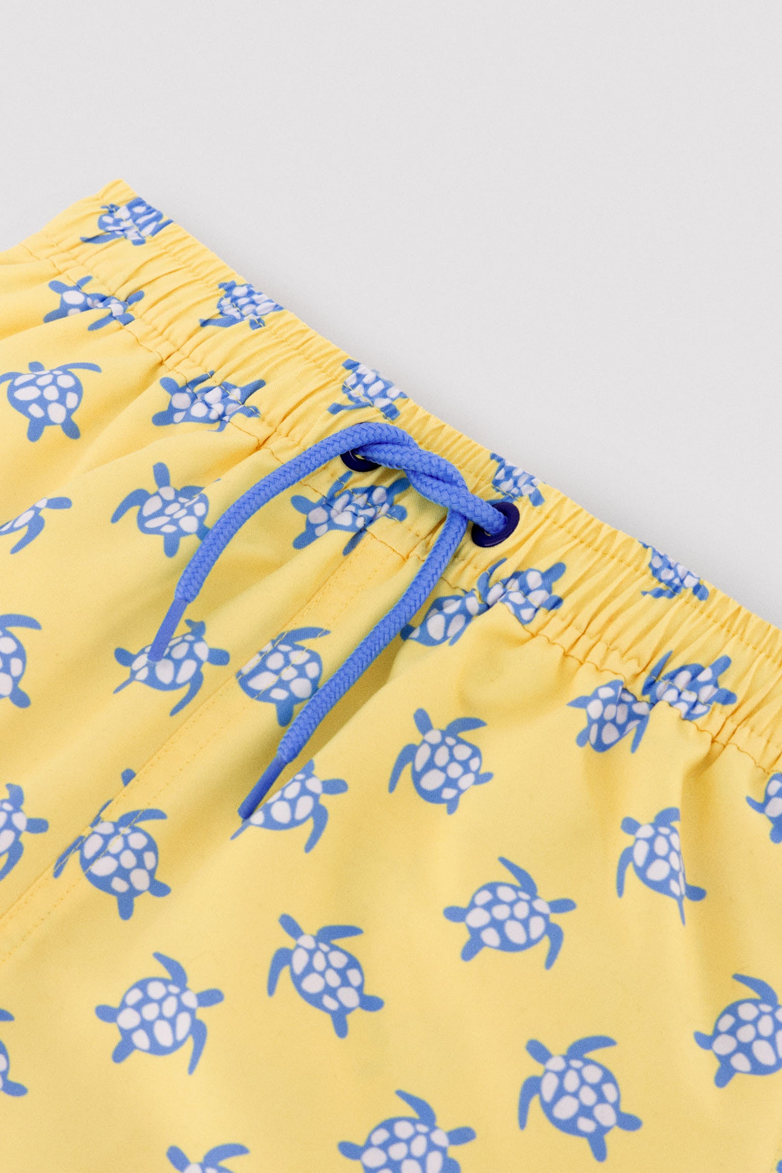 Bañador niño corto estampado tortugas amarillo - Ysabel Mora